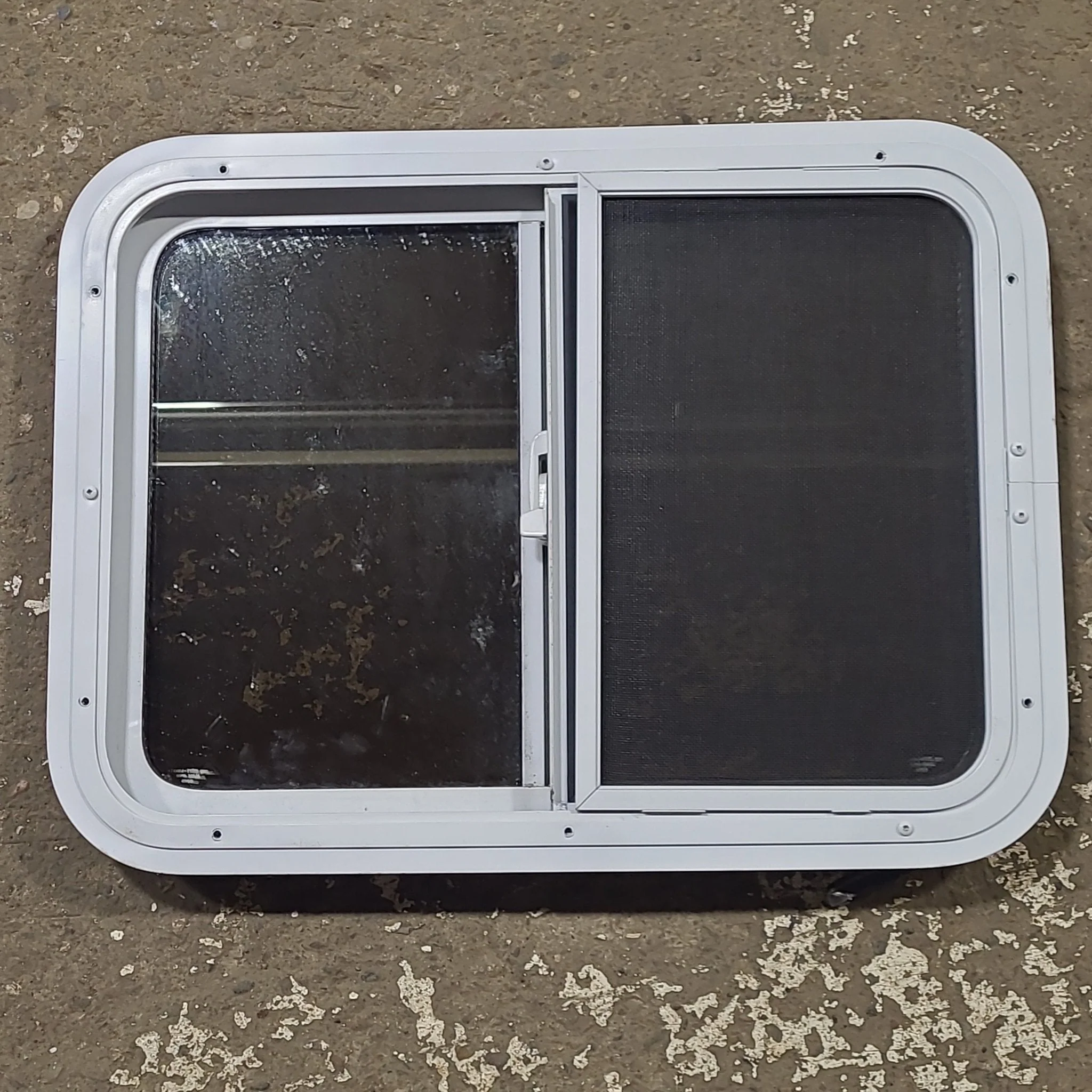 Used White Radius Opening Window : 24 1/4" W x 17 3/4" H x 1 7/8" D - Image 4