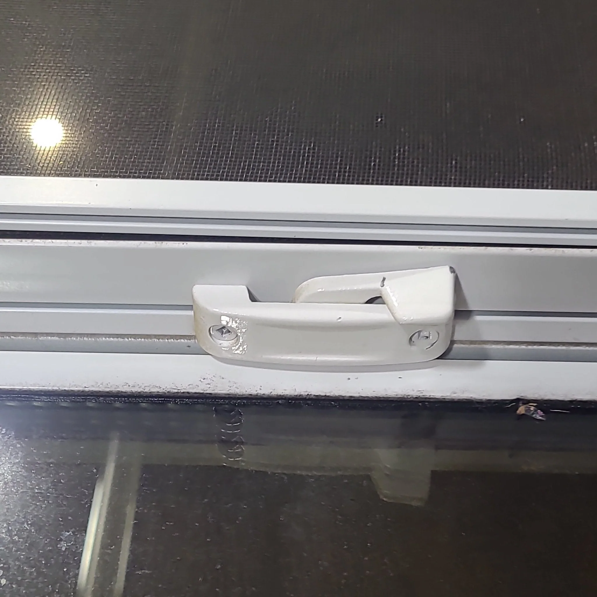 Used White Radius Opening Window : 24 1/4" W x 17 3/4" H x 1 7/8" D - Image 7