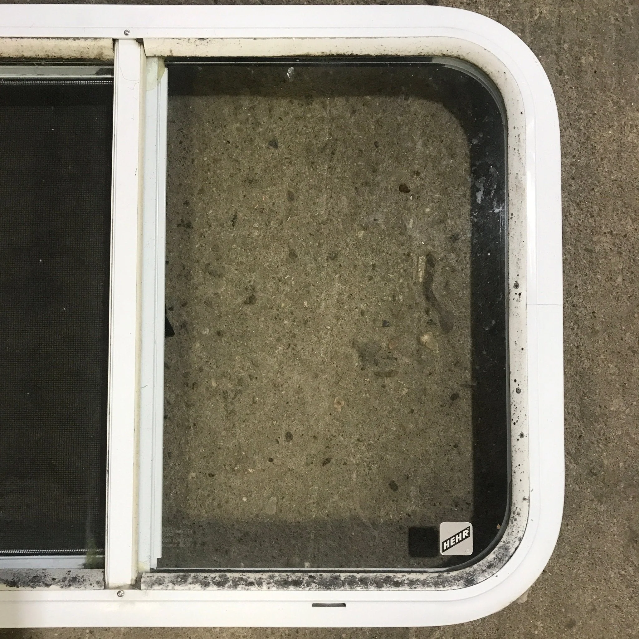 Used White Radius Opening Window : 24 1/4" W x 17 3/4" H x 1 7/8" D - Image 3