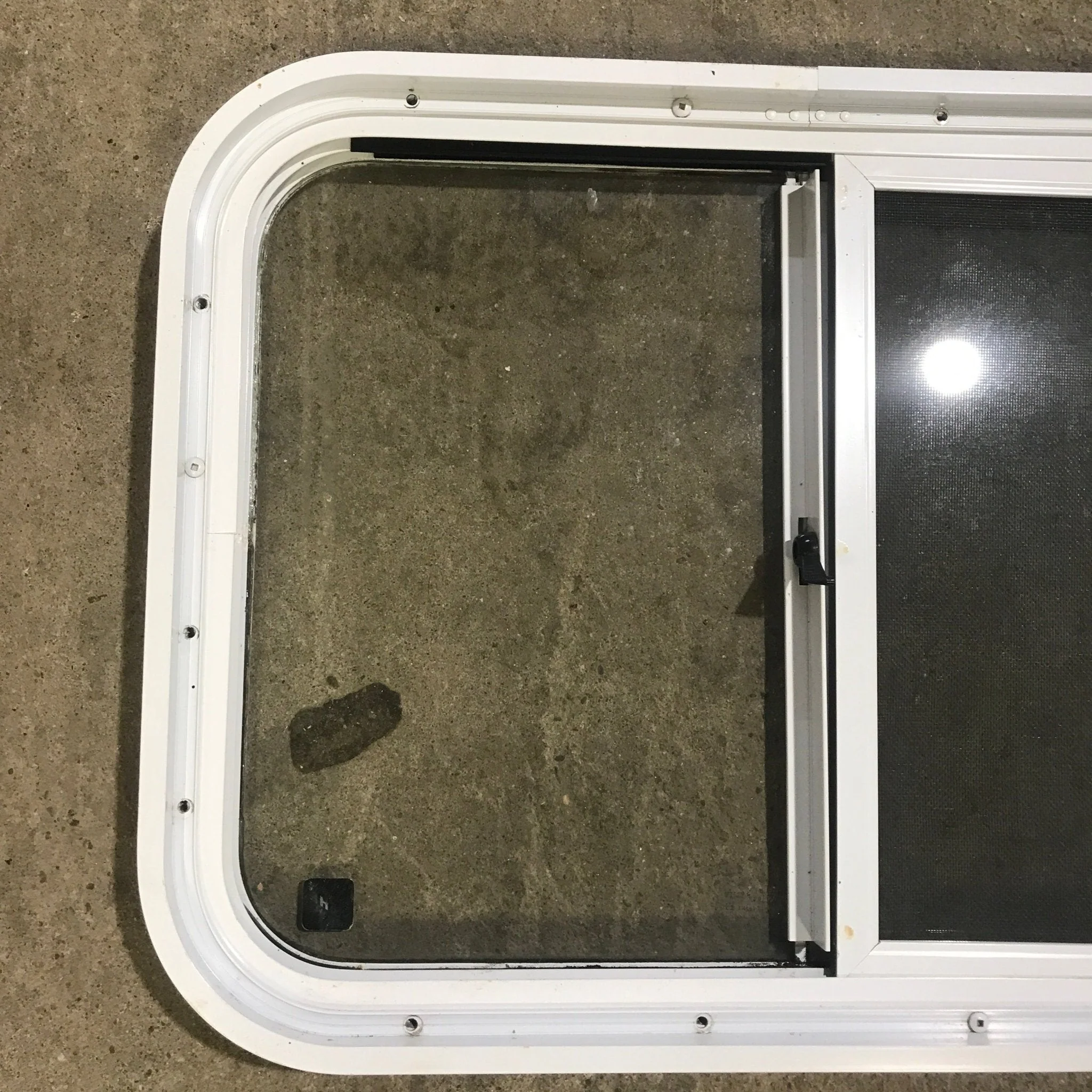 Used White Radius Opening Window : 24 1/4" W x 17 3/4" H x 1 7/8" D - Image 7