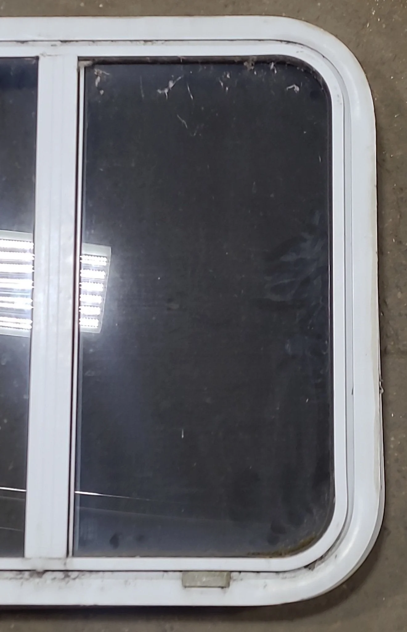 Used White Radius Opening Window : 24 1/4" W x 21 3/4" H x 2" D - Image 3