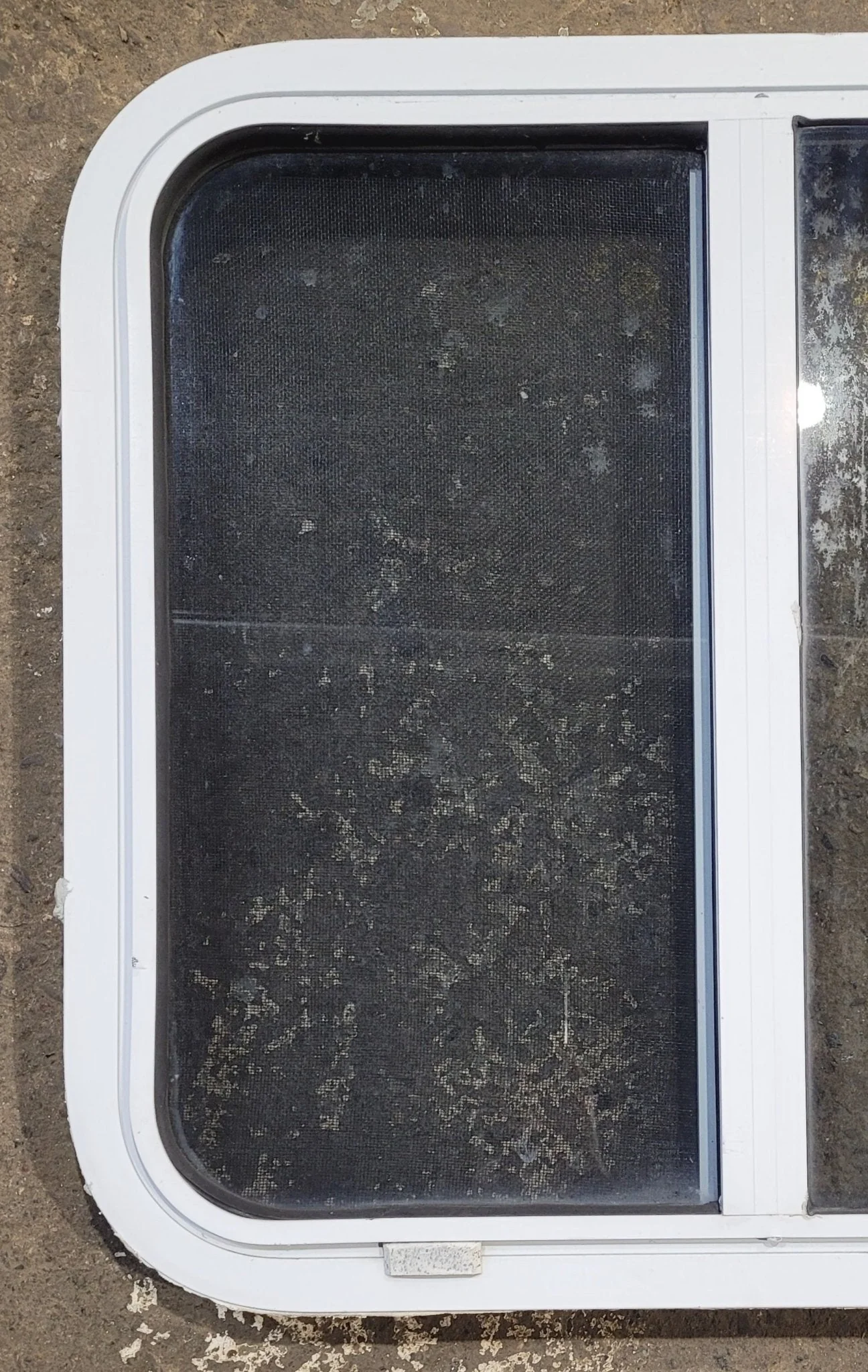 Used White Radius Opening Window : 24" W x 21 3/4" H x 1 7/8" D - Image 2