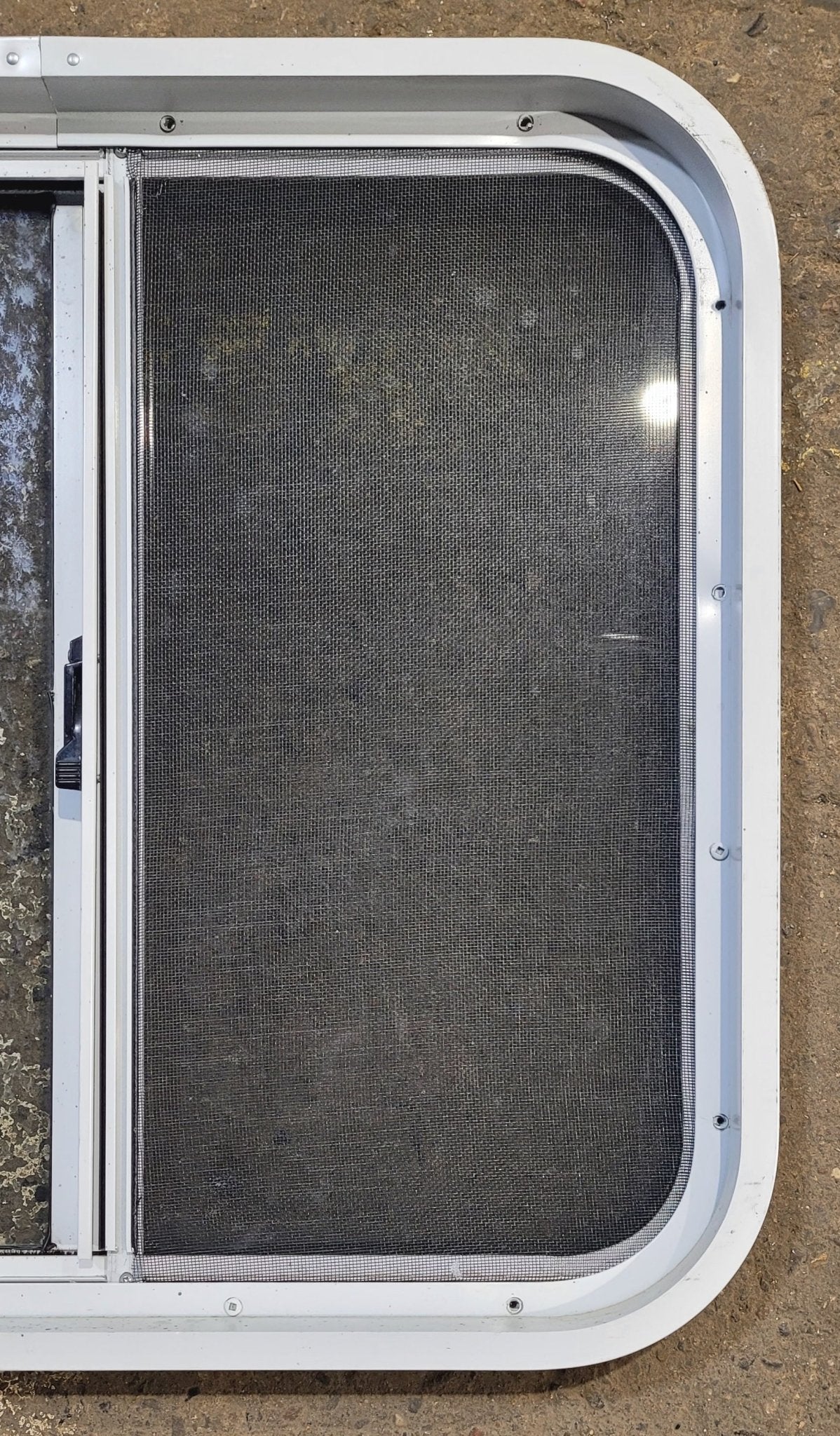 Used White Radius Opening Window : 24" W x 21 3/4" H x 1 7/8" D - Image 5
