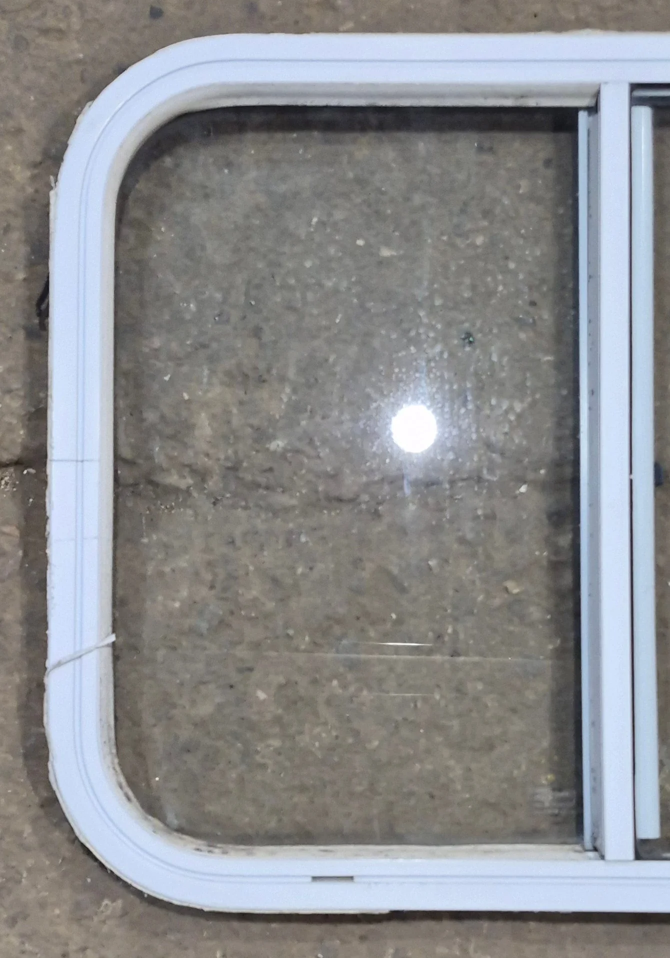 Used White Radius Opening Window : 25 1/2" W x 19 1/2" H x 1 1/4" D - Image 3