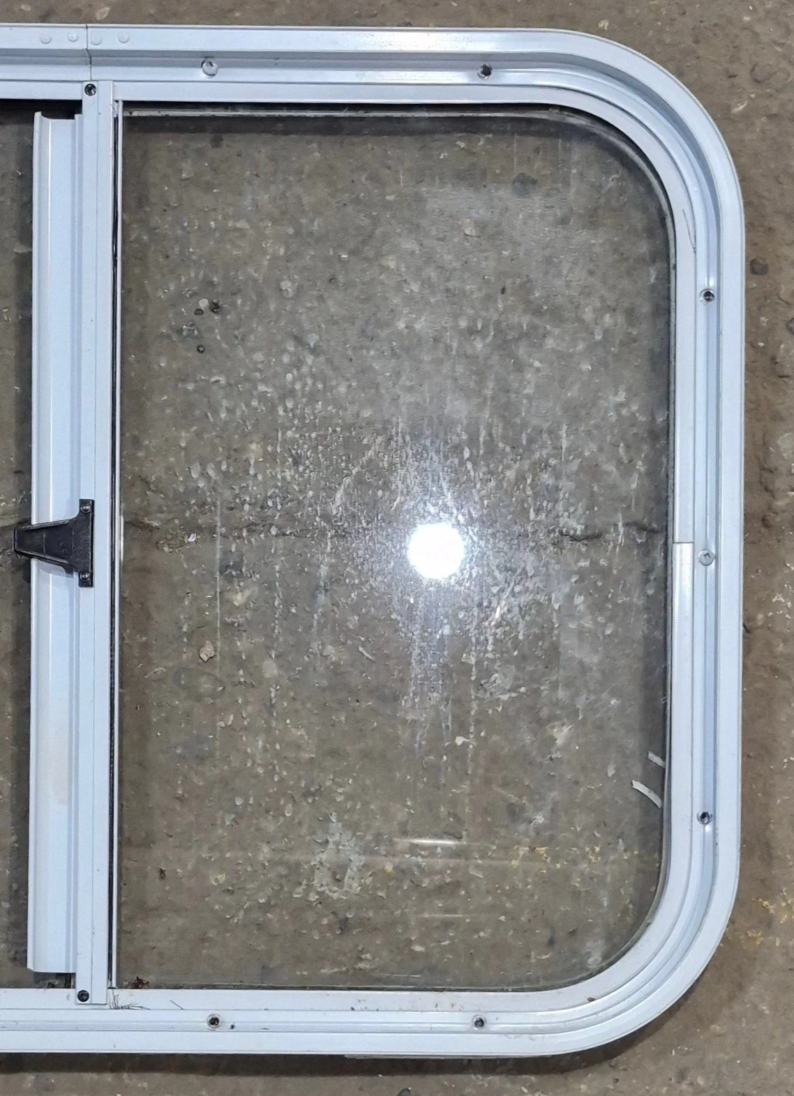 Used White Radius Opening Window : 25 1/2" W x 19 1/2" H x 1 1/4" D - Image 6