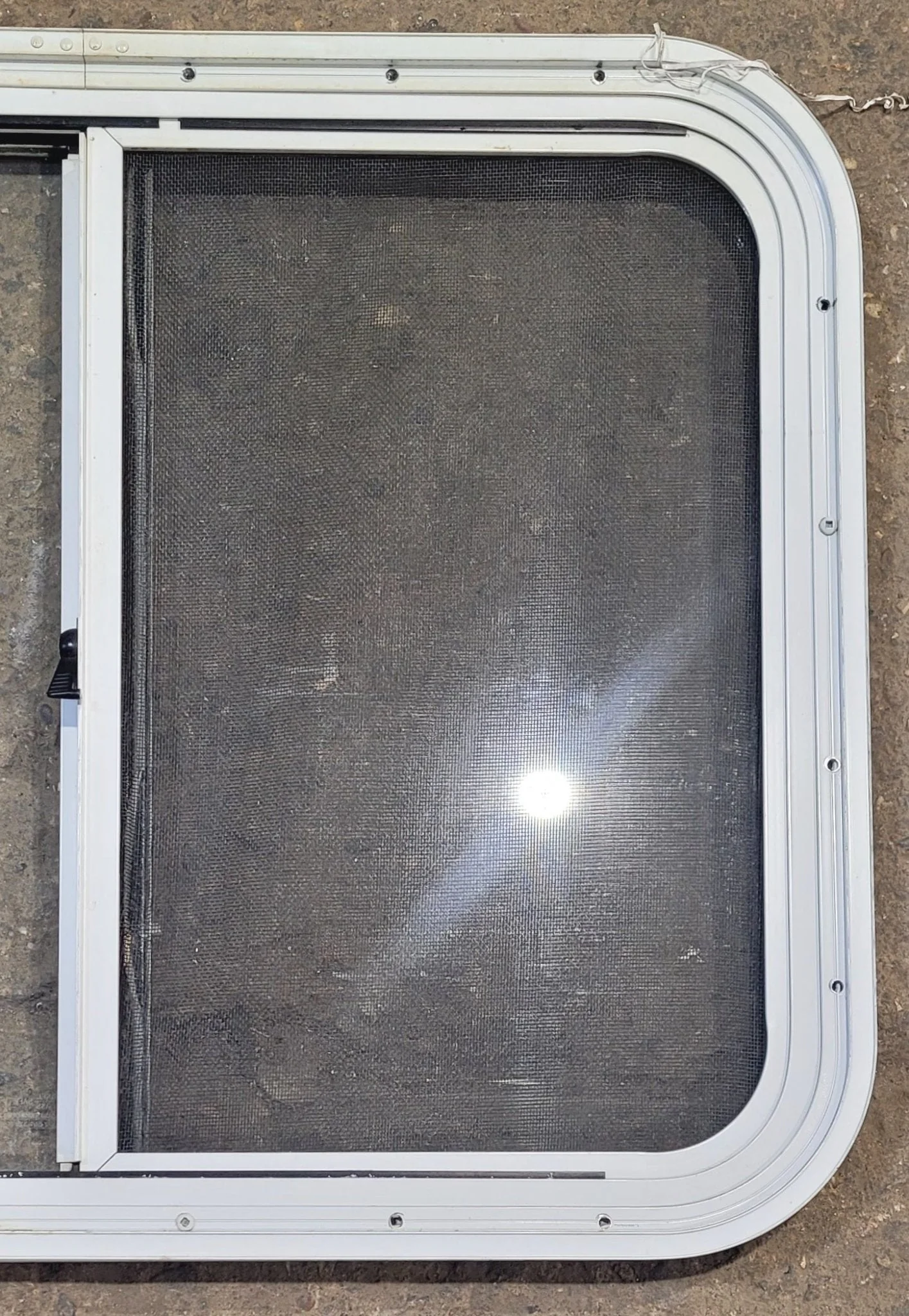 Used White Radius Opening Window : 26 1/2" W x 20 1/2" H x 1 1/4" D - Image 6