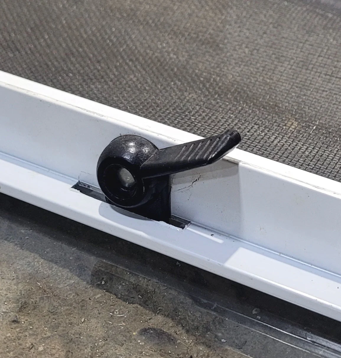 Used White Radius Opening Window : 26 1/2" W x 20 1/2" H x 1 1/4" D - Image 8