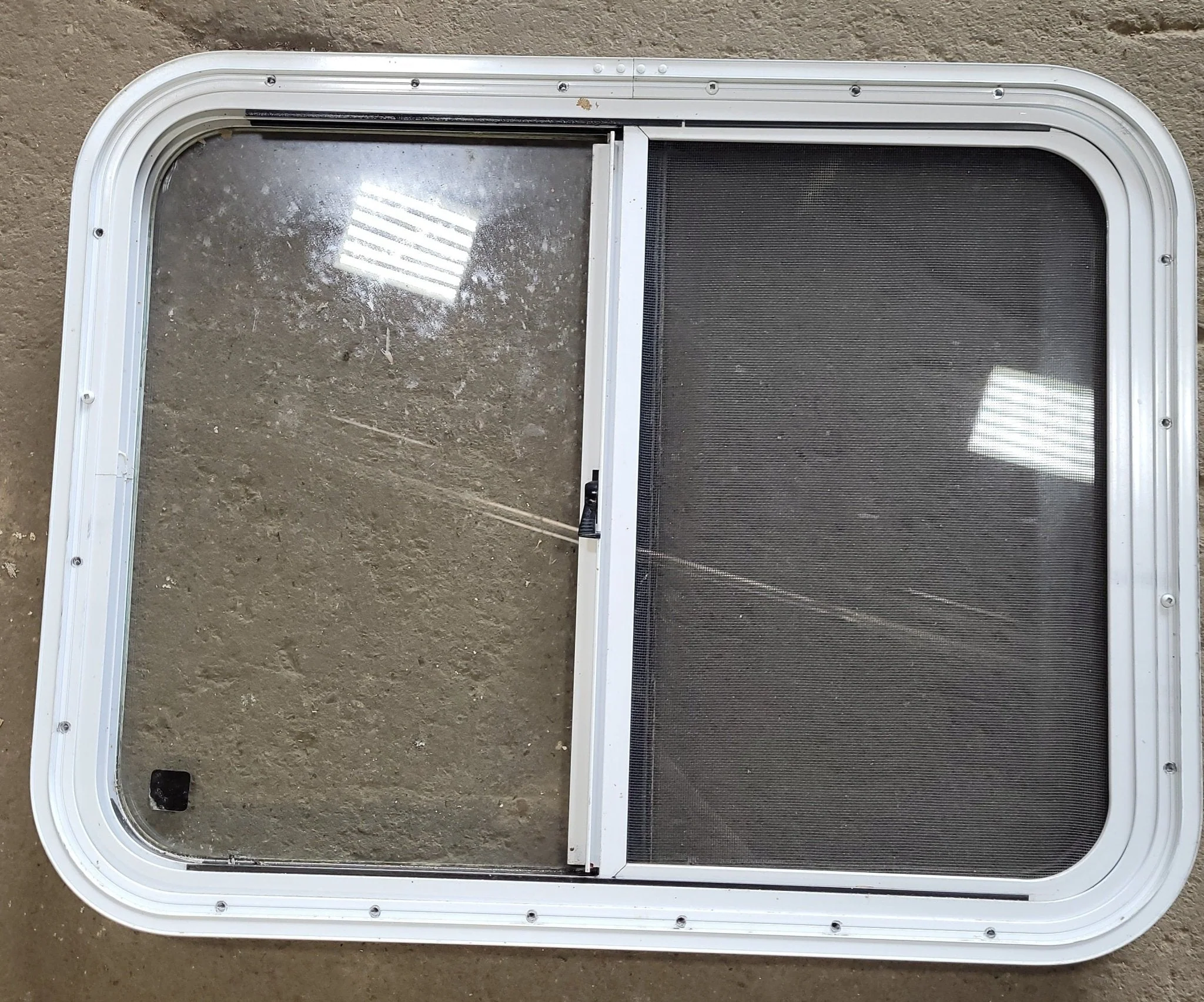 Used White Radius Opening Window : 26 1/2" X 20 5/8" X 2" D - Image 5