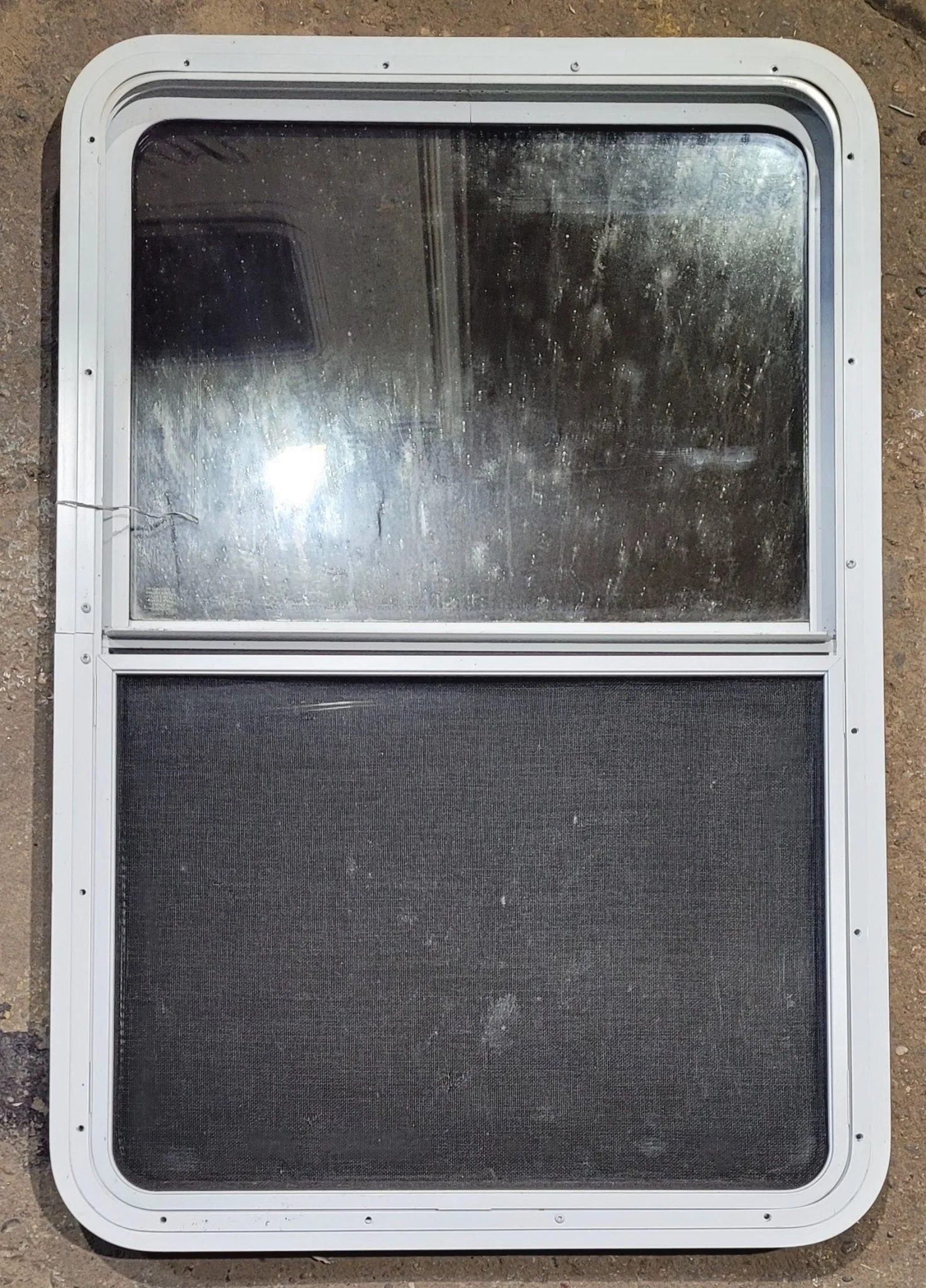 Used White Radius Opening Window : 26" W x 39 1/2" H x 1 7/8" D - Image 4