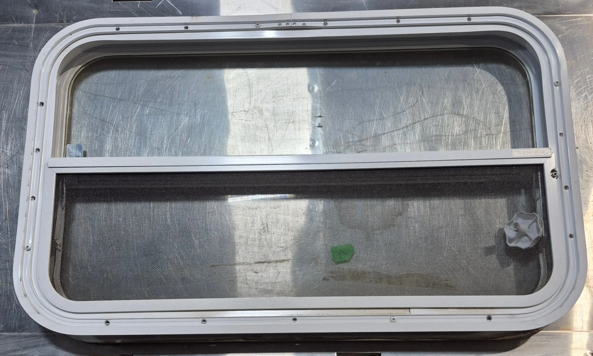 Used White Radius Opening Window : 29 1/2" W x 17 1/2" H x 1 7/8" D - Image 5
