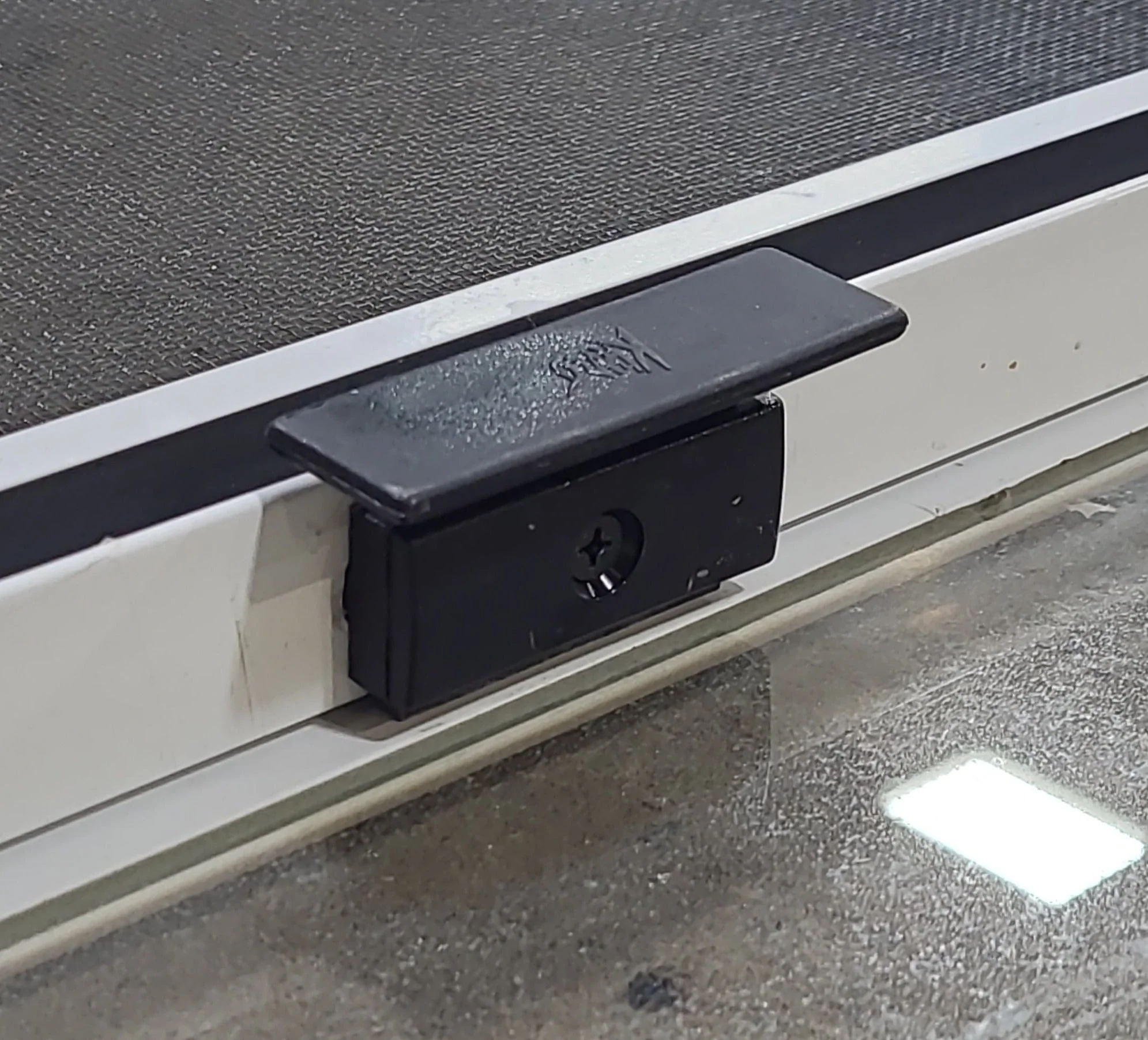 Used White Radius Opening Window : 29 1/2" W x 17 1/2" H x 1 7/8" D - Image 7