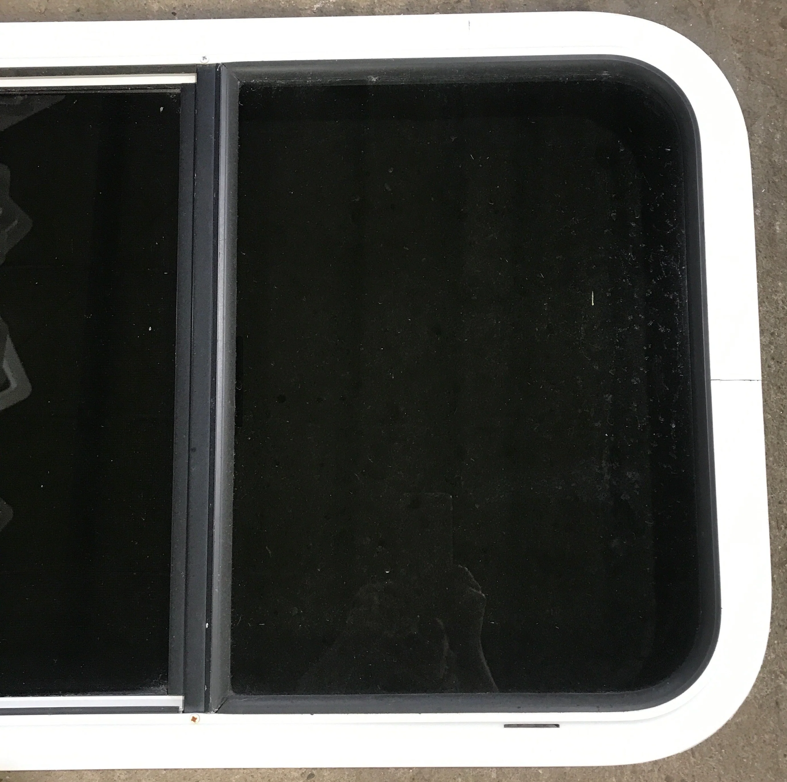 Used White Radius Opening Window : 29 1/2" W x 19 1/2" H x 1 7/8" D - Image 3
