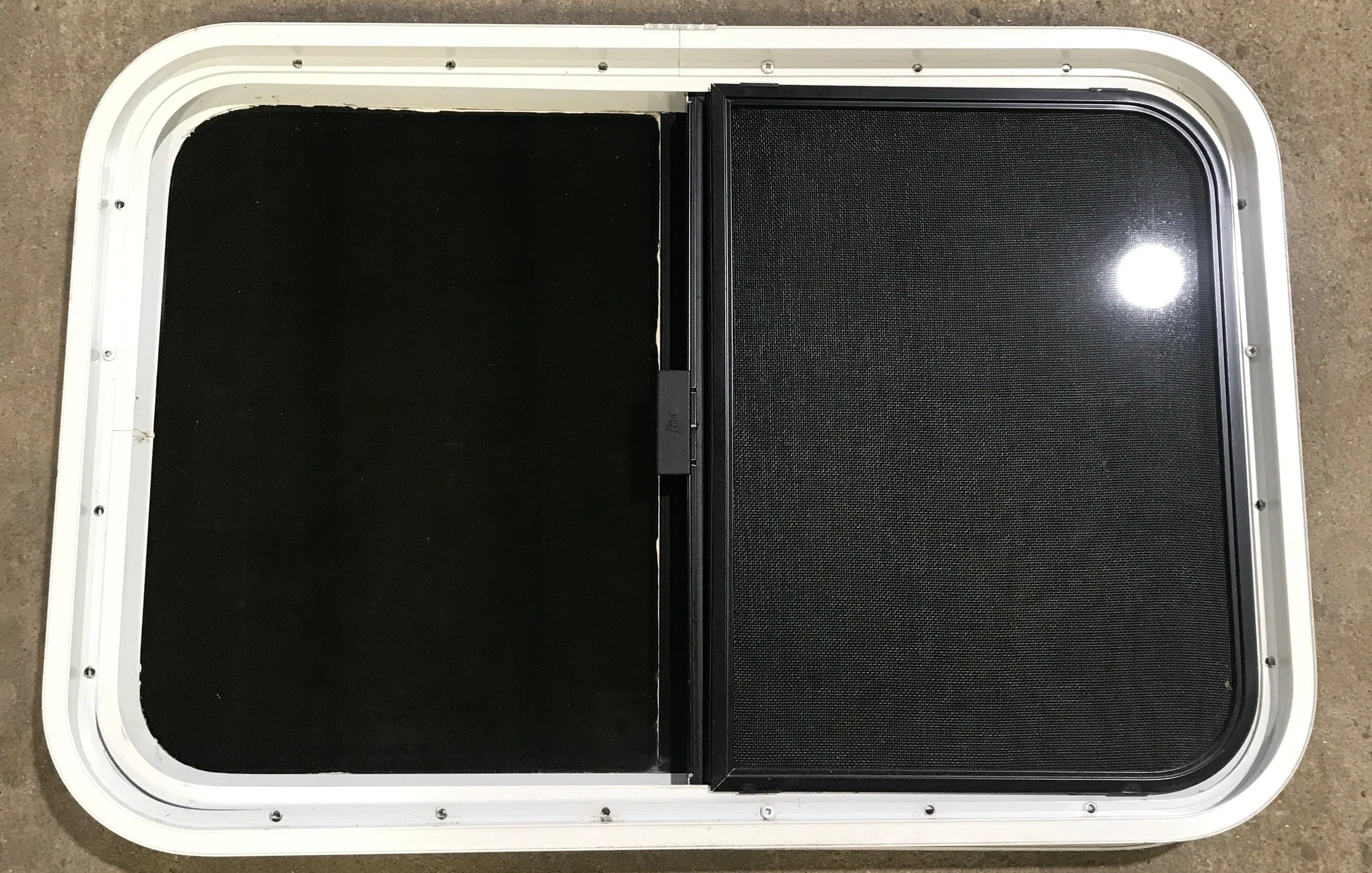 Used White Radius Opening Window : 29 1/2" W x 19 1/2" H x 1 7/8" D - Image 4