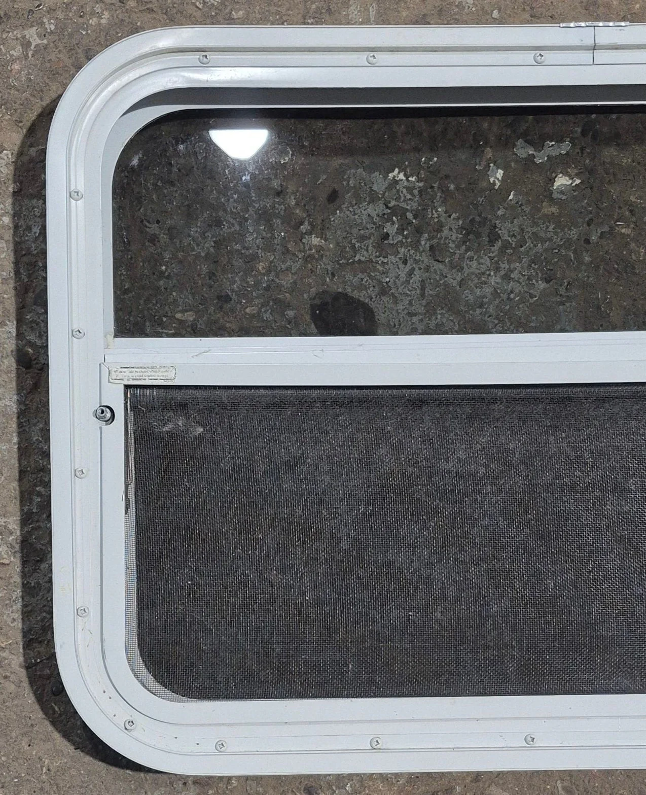 Used White Radius Opening Window : 29 1/2" W x 19 1/4" H x 1 7/8" D - Image 7