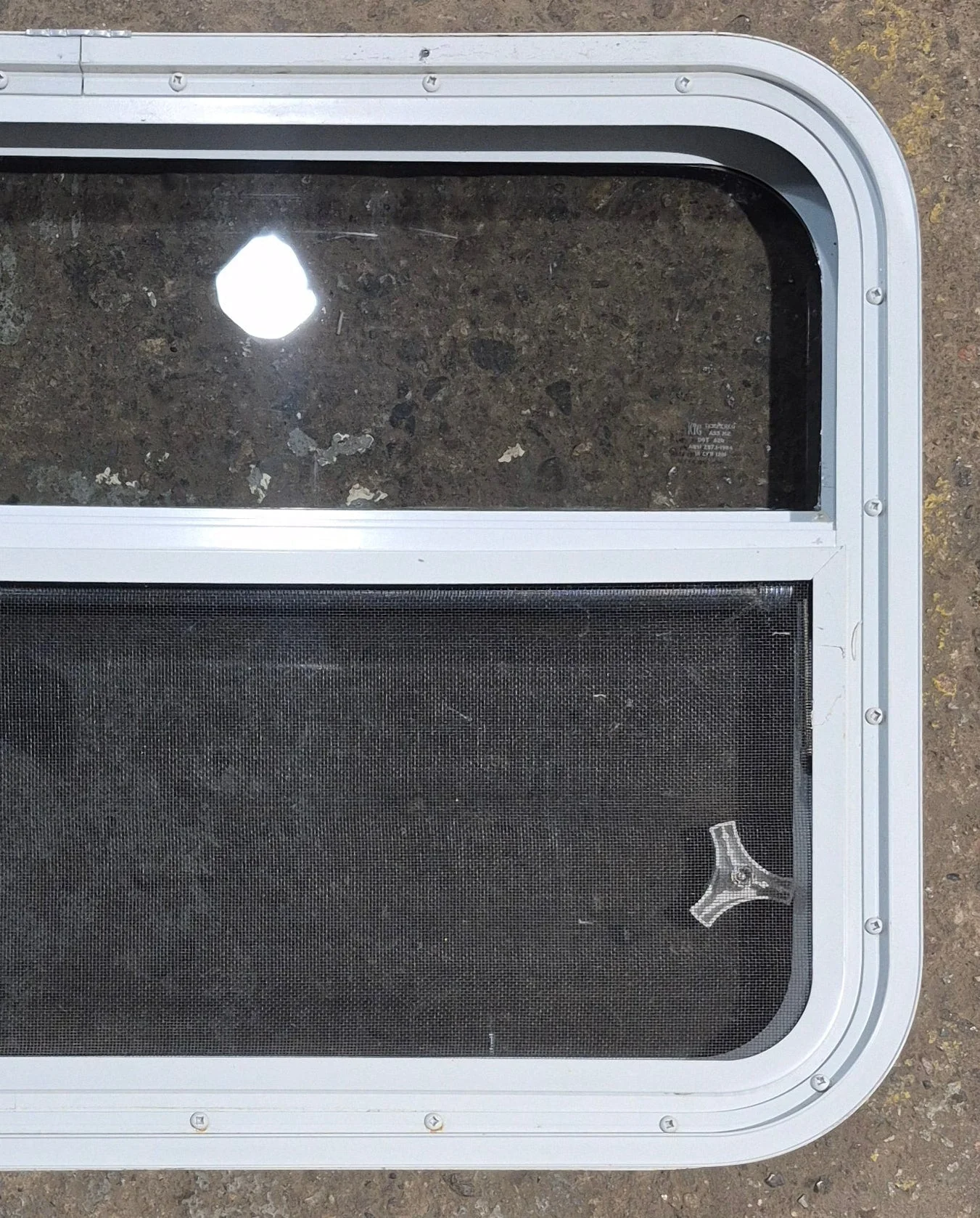 Used White Radius Opening Window : 29 1/2" W x 19 1/4" H x 1 7/8" D - Image 6