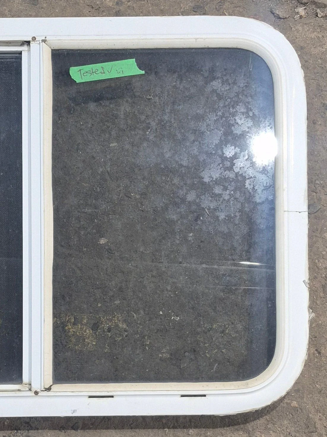 Used White Radius Opening Window : 29 1/2" W x 21 1/4" H x 1 7/8" D - Image 3