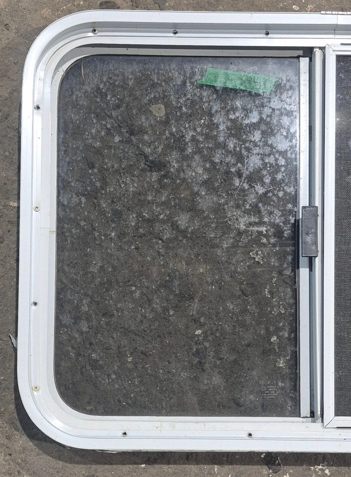 Used White Radius Opening Window : 29 1/2" W x 21 1/4" H x 1 7/8" D - Image 7