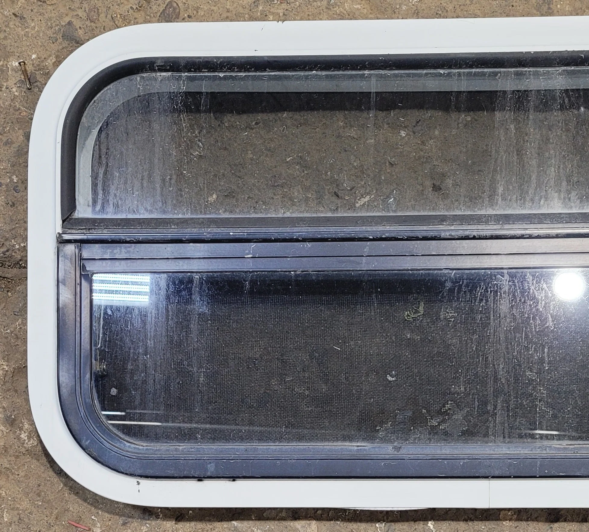 Used White Radius Opening Window : 29 1/4" W x 14 1/4" H x 1 3/4" D - Image 2