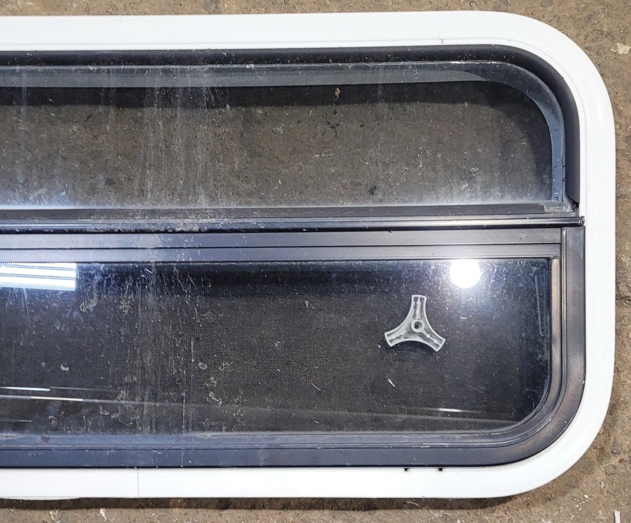 Used White Radius Opening Window : 29 1/4" W x 14 1/4" H x 1 3/4" D - Image 3