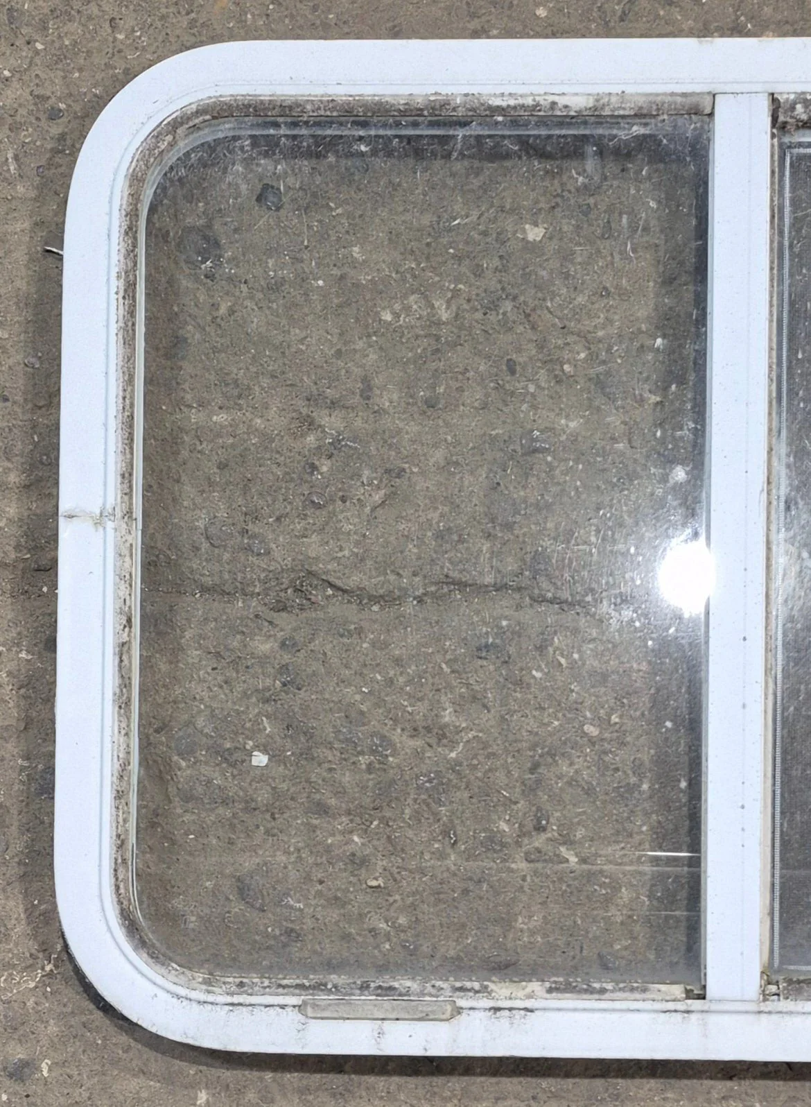 Used White Radius Opening Window : 29 1/4" W x 21 1/2" H x 1 1/4" D - Image 2