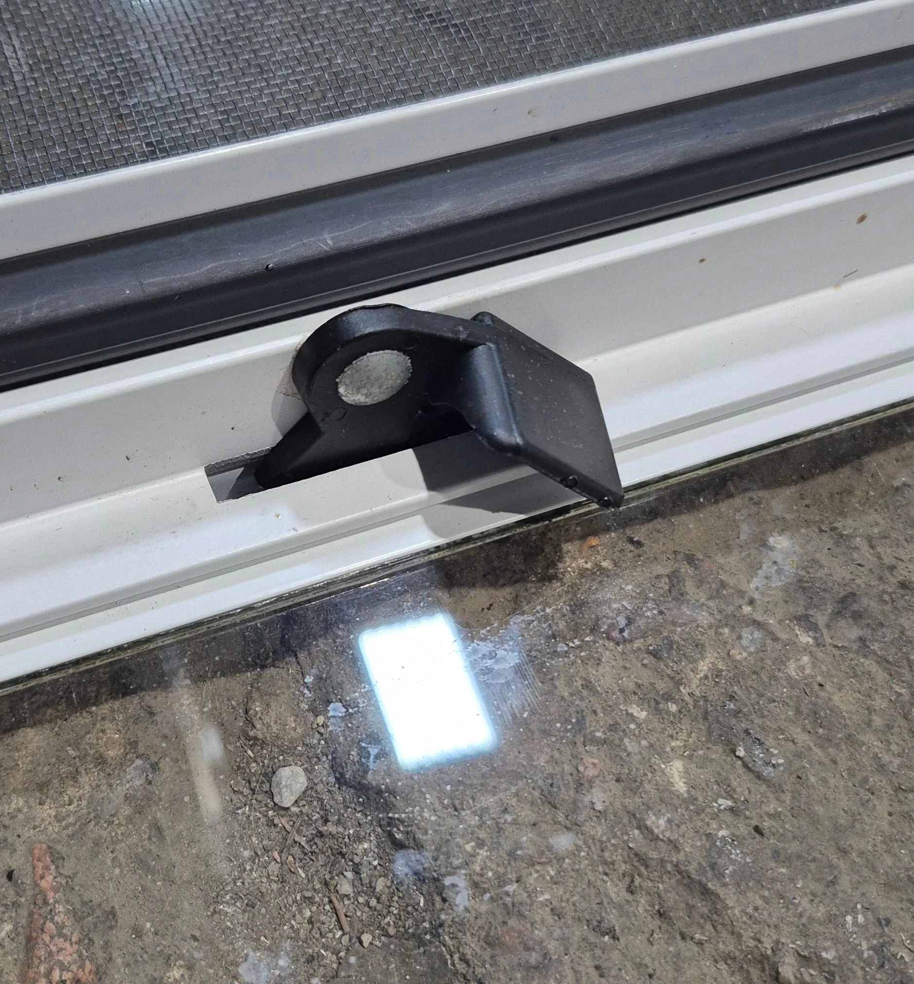 Used White Radius Opening Window : 29 1/4" W x 21 1/2" H x 1 1/4" D - Image 7