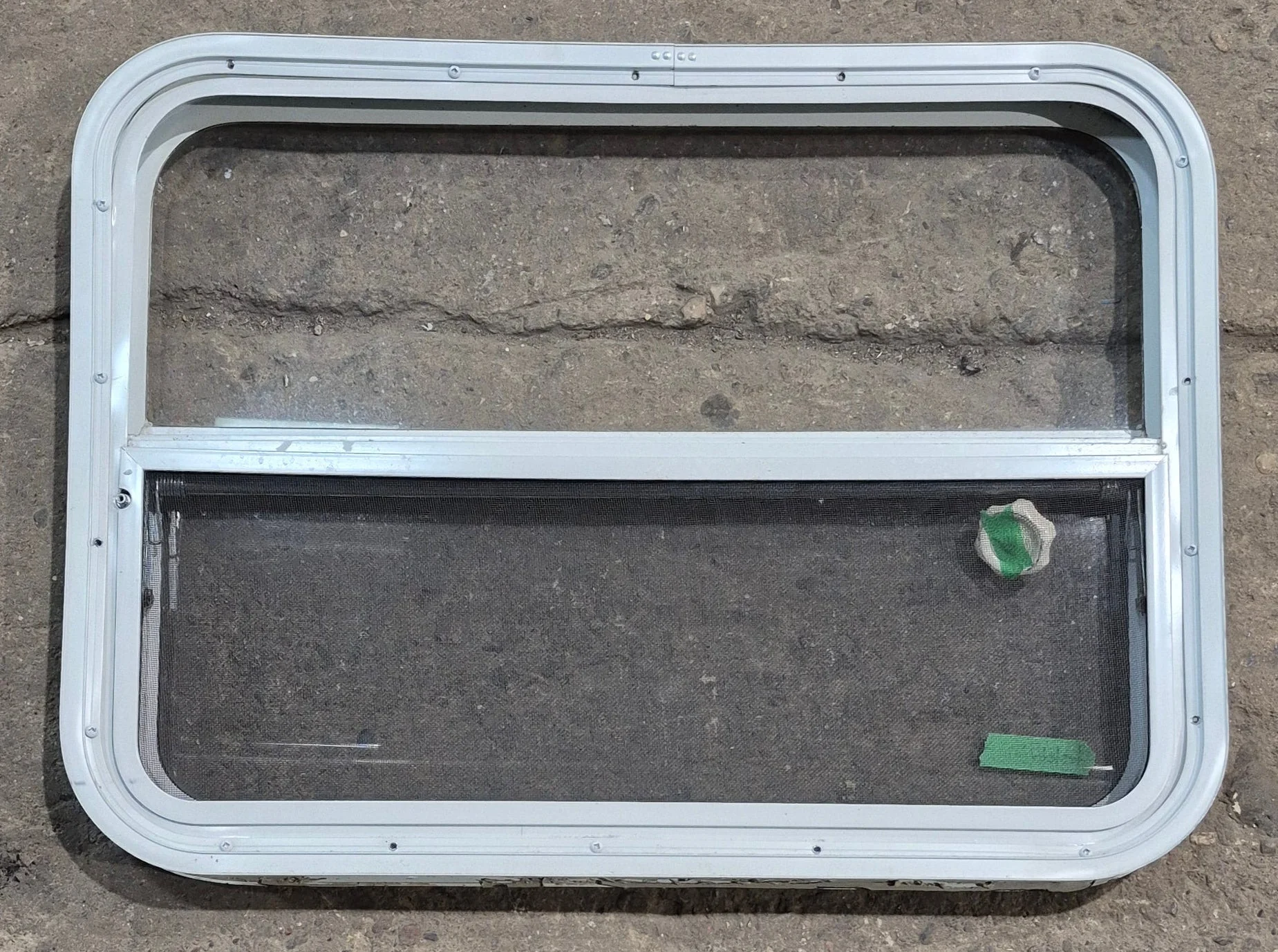 Used White Radius Opening Window : 29 1/4" W x 21 1/4" H x 1 3/4" D - Image 4