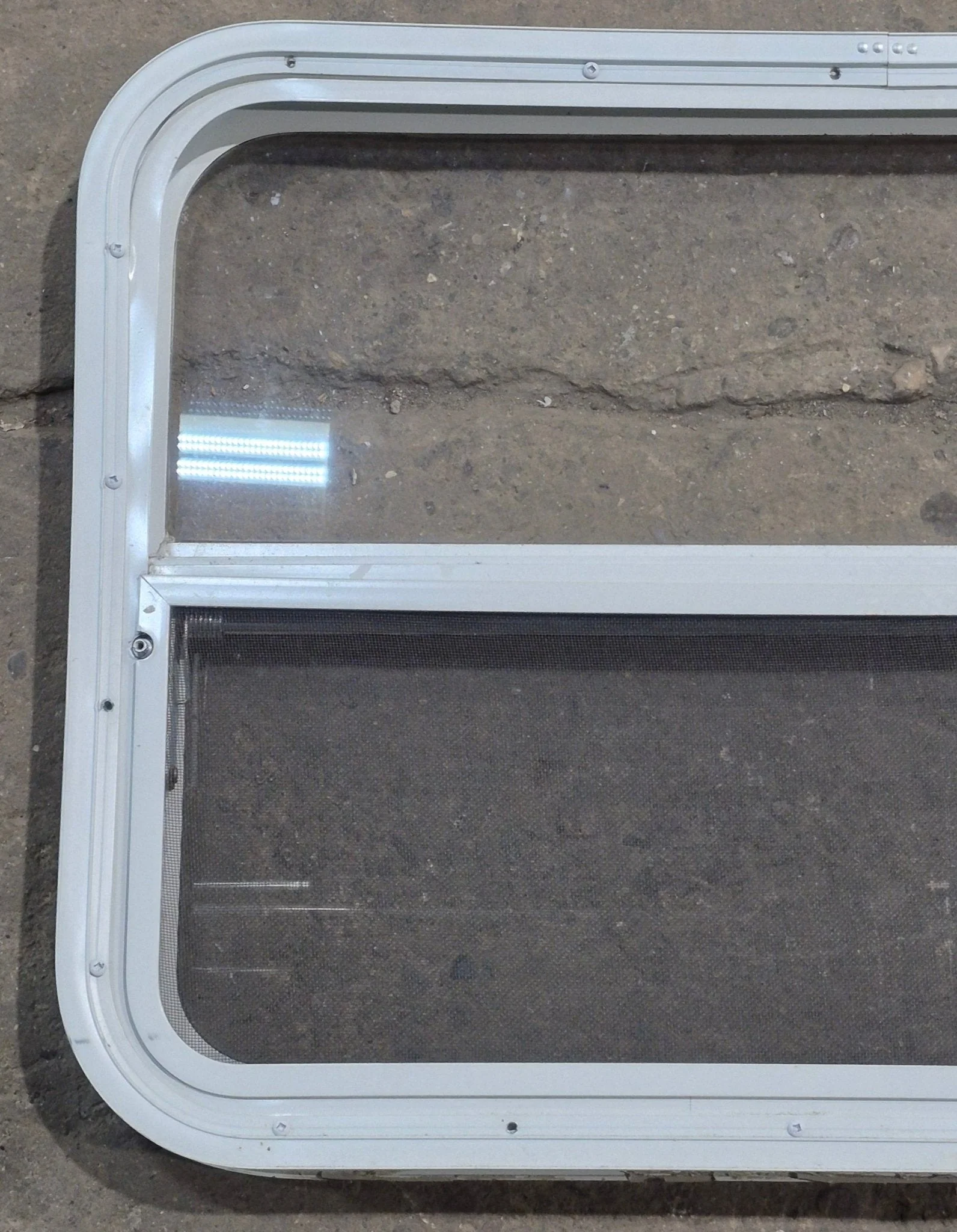 Used White Radius Opening Window : 29 1/4" W x 21 1/4" H x 1 3/4" D - Image 5