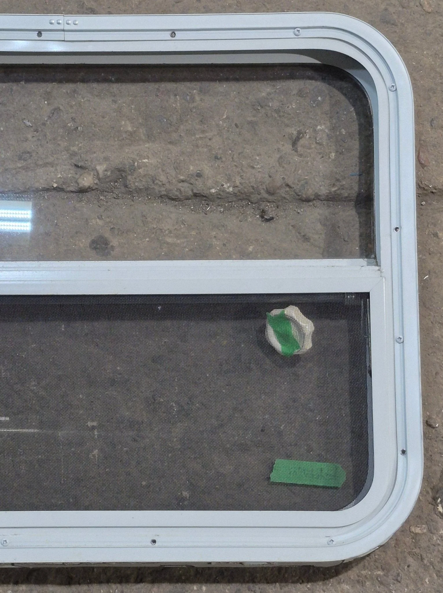 Used White Radius Opening Window : 29 1/4" W x 21 1/4" H x 1 3/4" D - Image 6