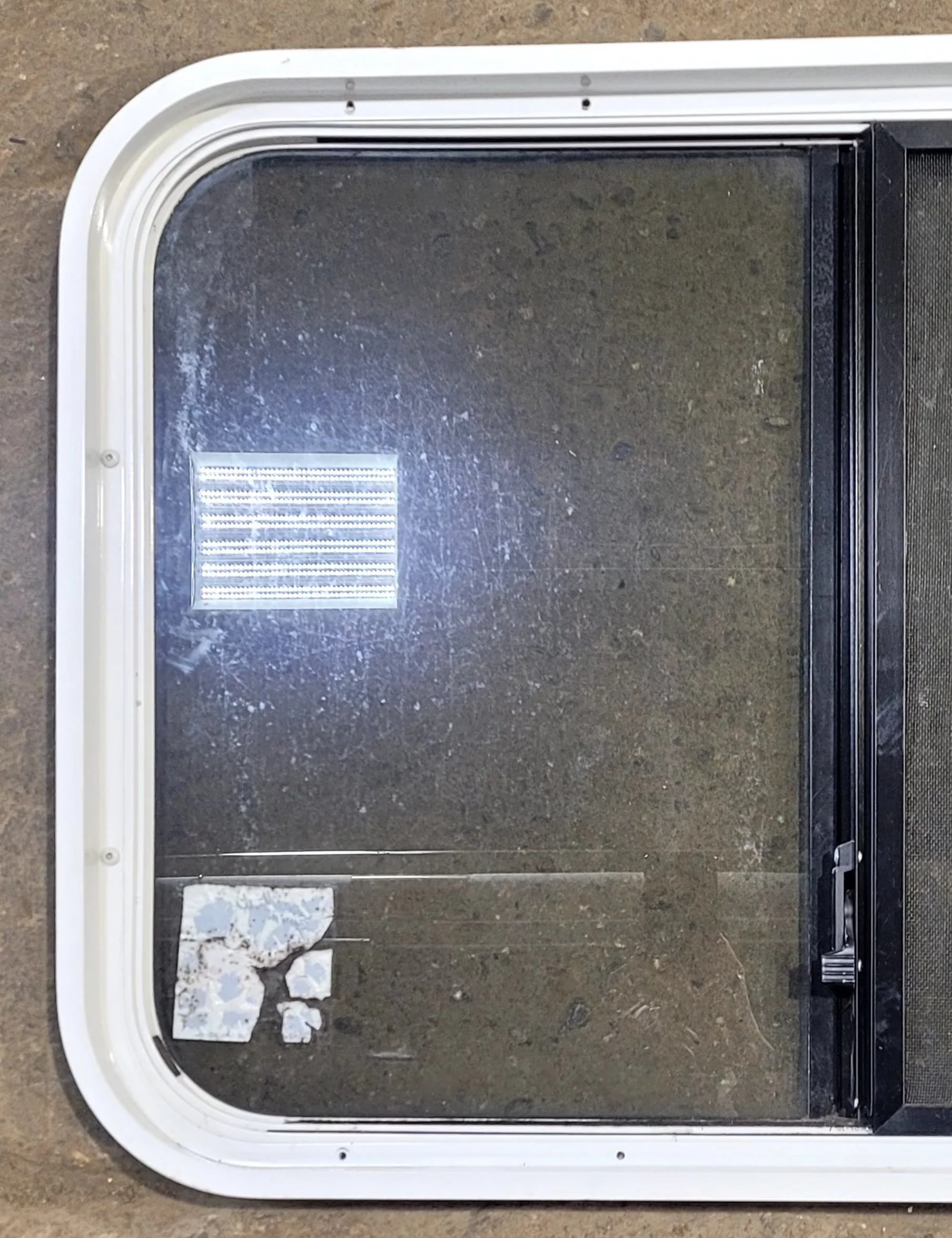 Used White Radius Opening Window : 30 1/4" W x 21 3/4" H x 1 3/4" D - Image 6