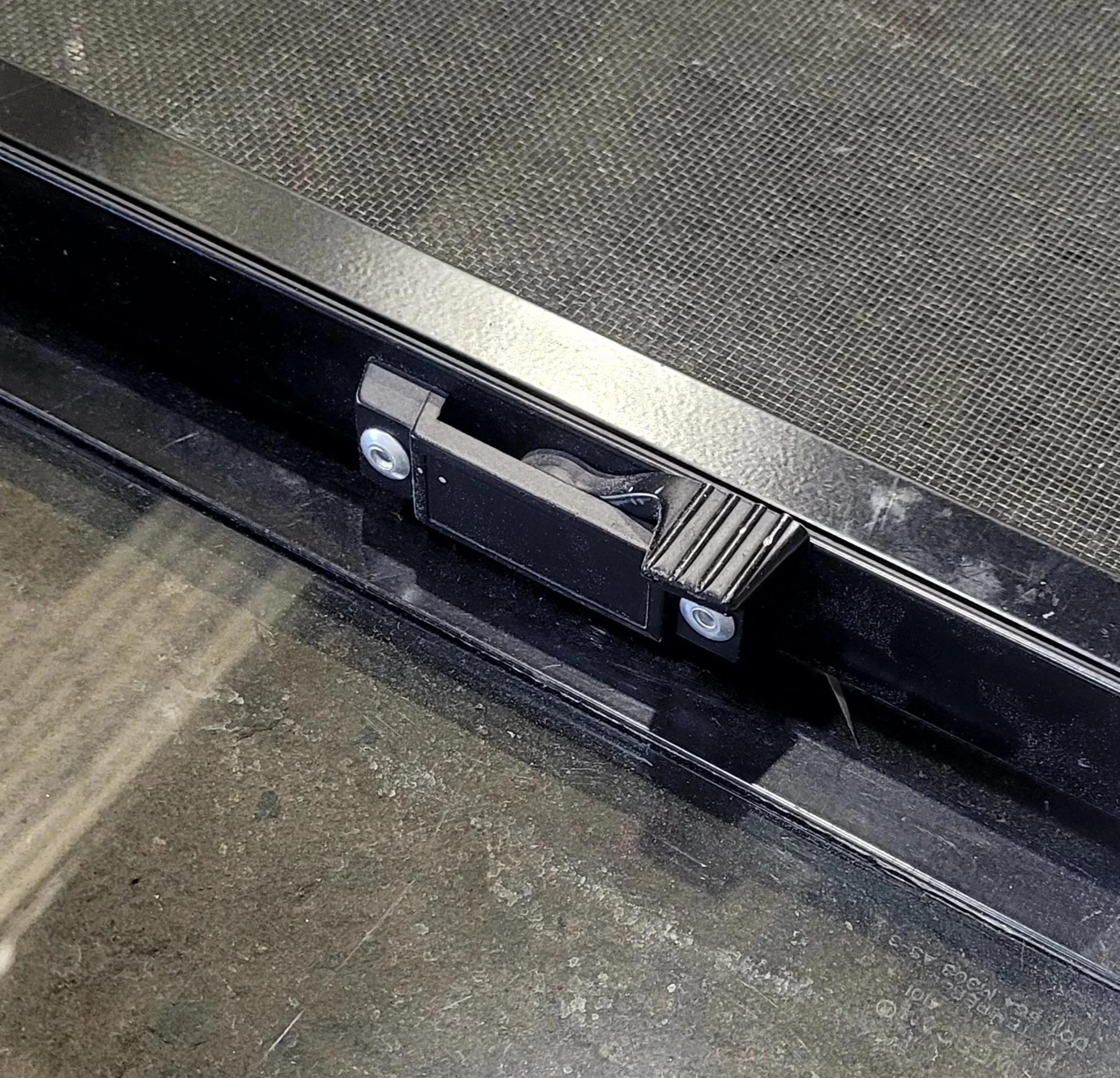 Used White Radius Opening Window : 30 1/4" W x 21 3/4" H x 1 3/4" D - Image 7