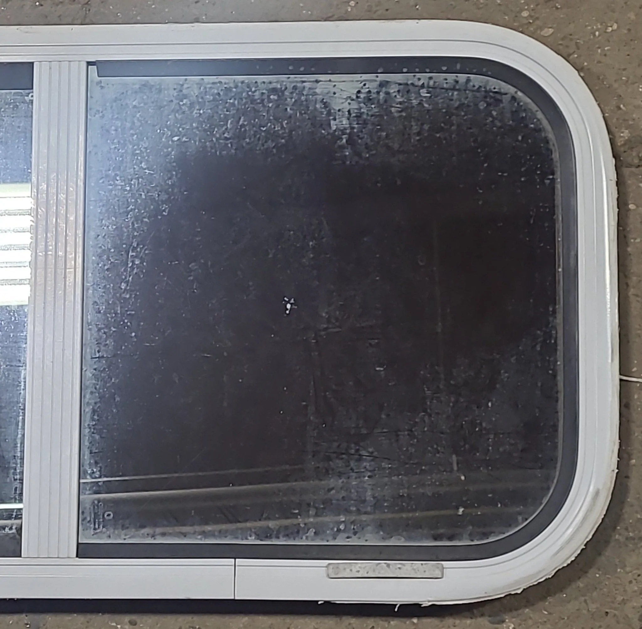 Used White Radius Opening Window : 30" W x 15" H x 1 1/8" D - Image 3