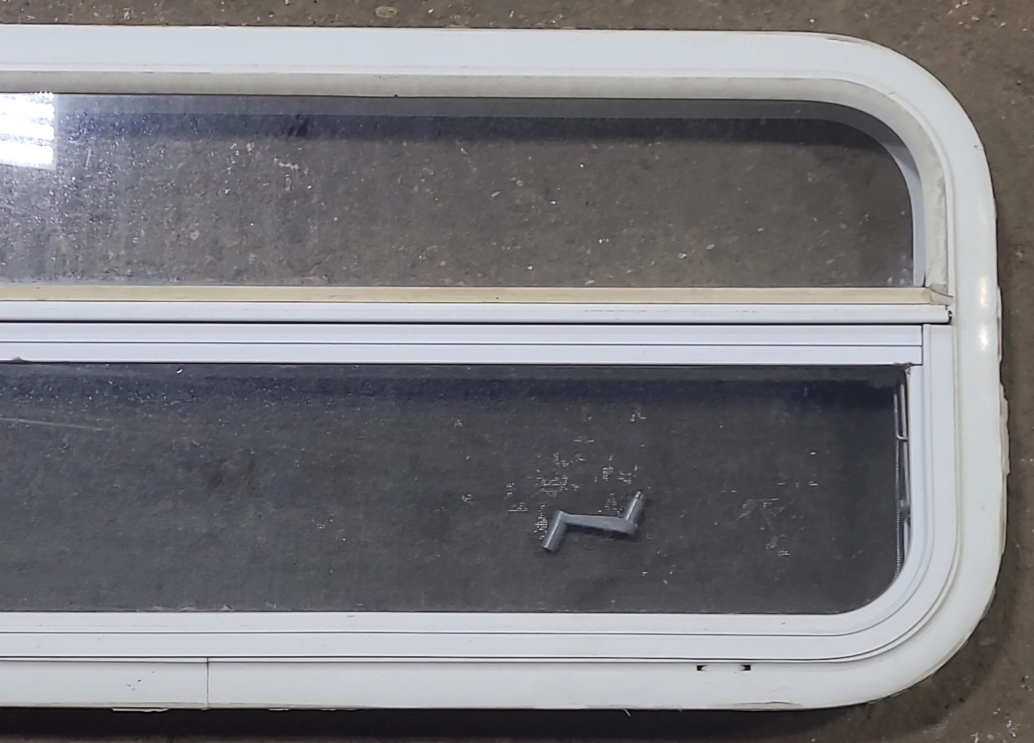 Used White Radius Opening Window : 35 1/2" W x 14 1/2" H x 1 3/8" D - Image 3