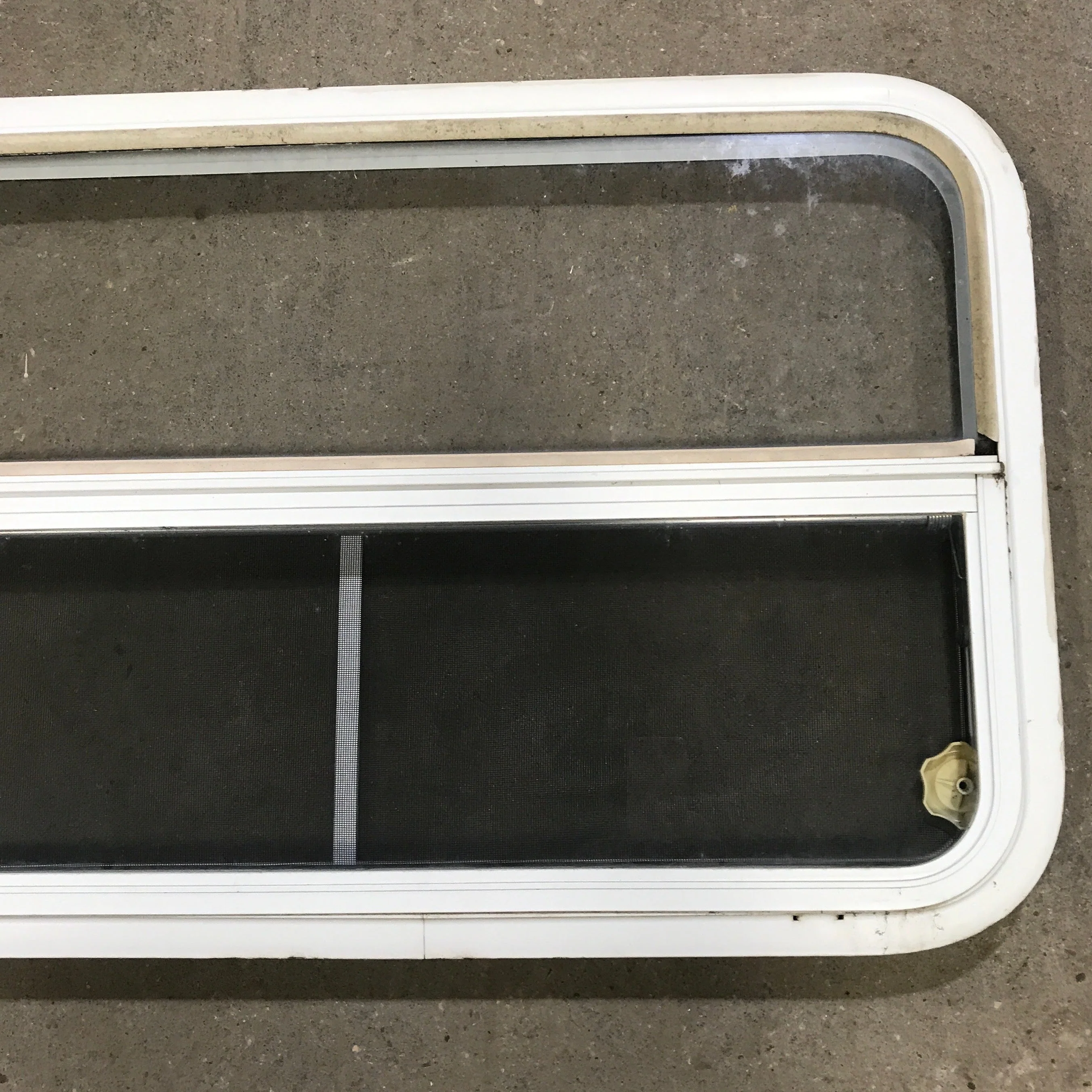Used White Radius Opening Window : 35 1/2" W x 21 1/2" H x 1 1/2" D - Image 3