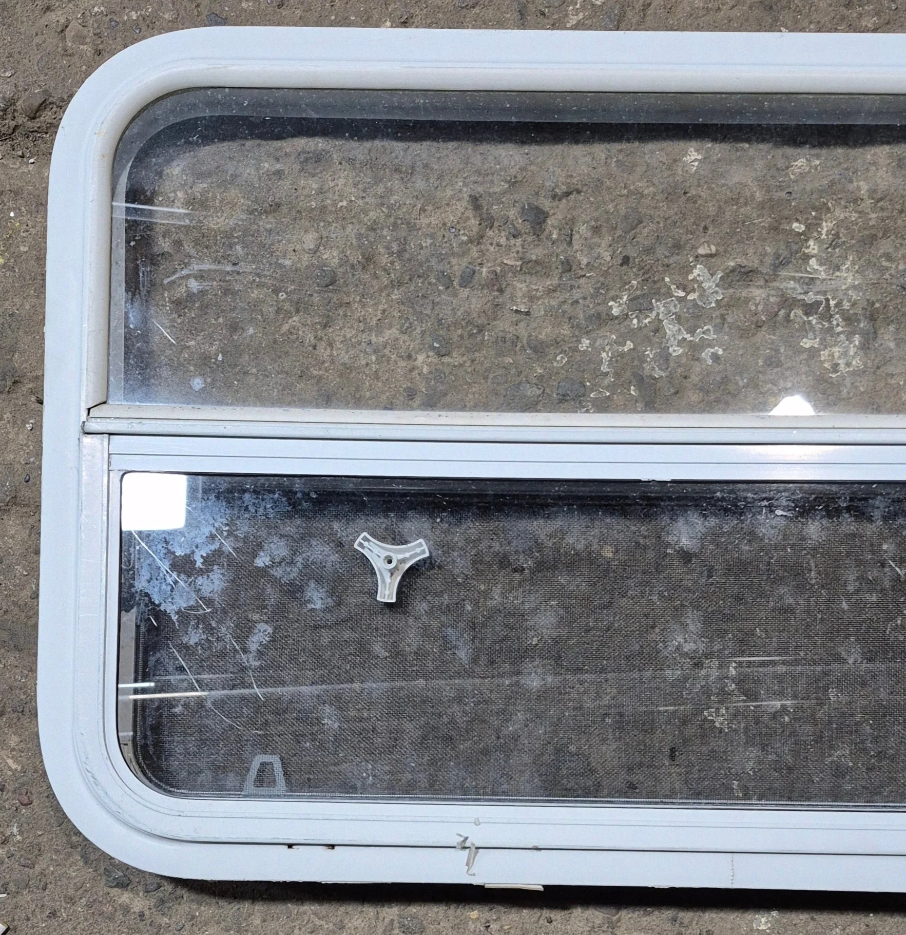 Used White Radius Opening Window : 35 1/2" W x 21 1/4" H x 1 1/8" D - Image 2