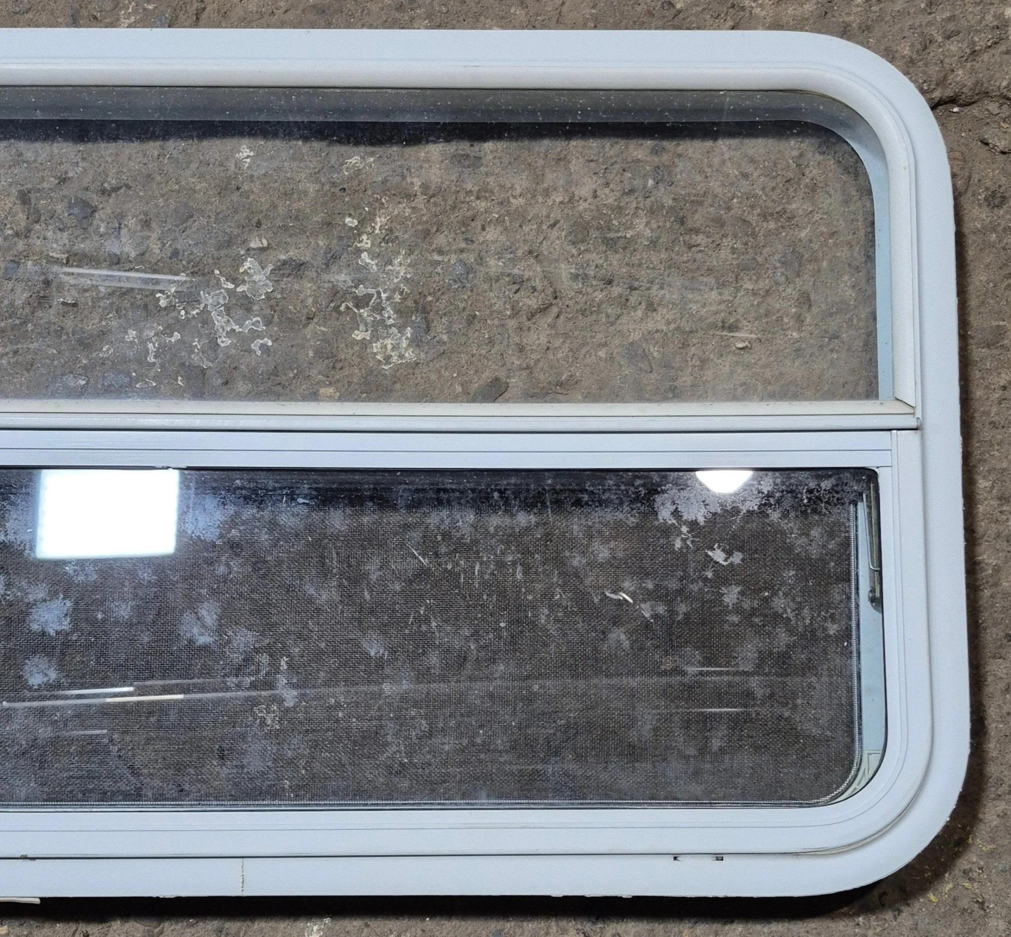 Used White Radius Opening Window : 35 1/2" W x 21 1/4" H x 1 1/8" D - Image 3