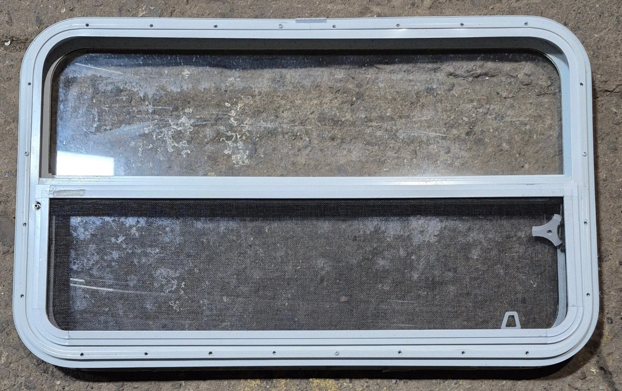 Used White Radius Opening Window : 35 1/2" W x 21 1/4" H x 1 1/8" D - Image 4