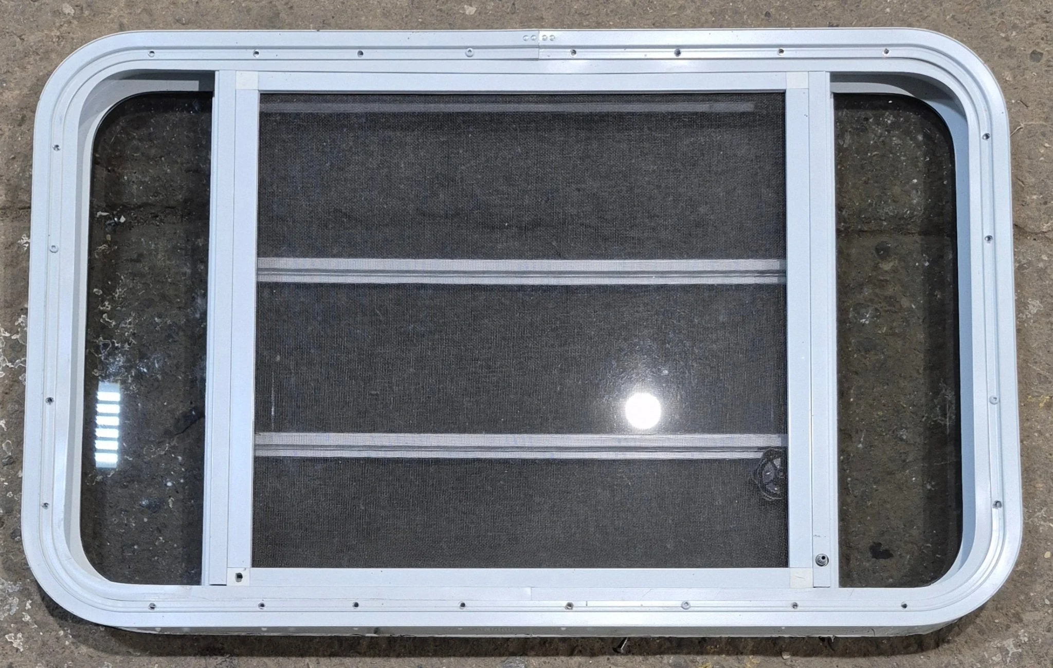 Used White Radius Opening Window : 35 1/4" W x 21 1/4" H x 1 7/8" D - Image 4