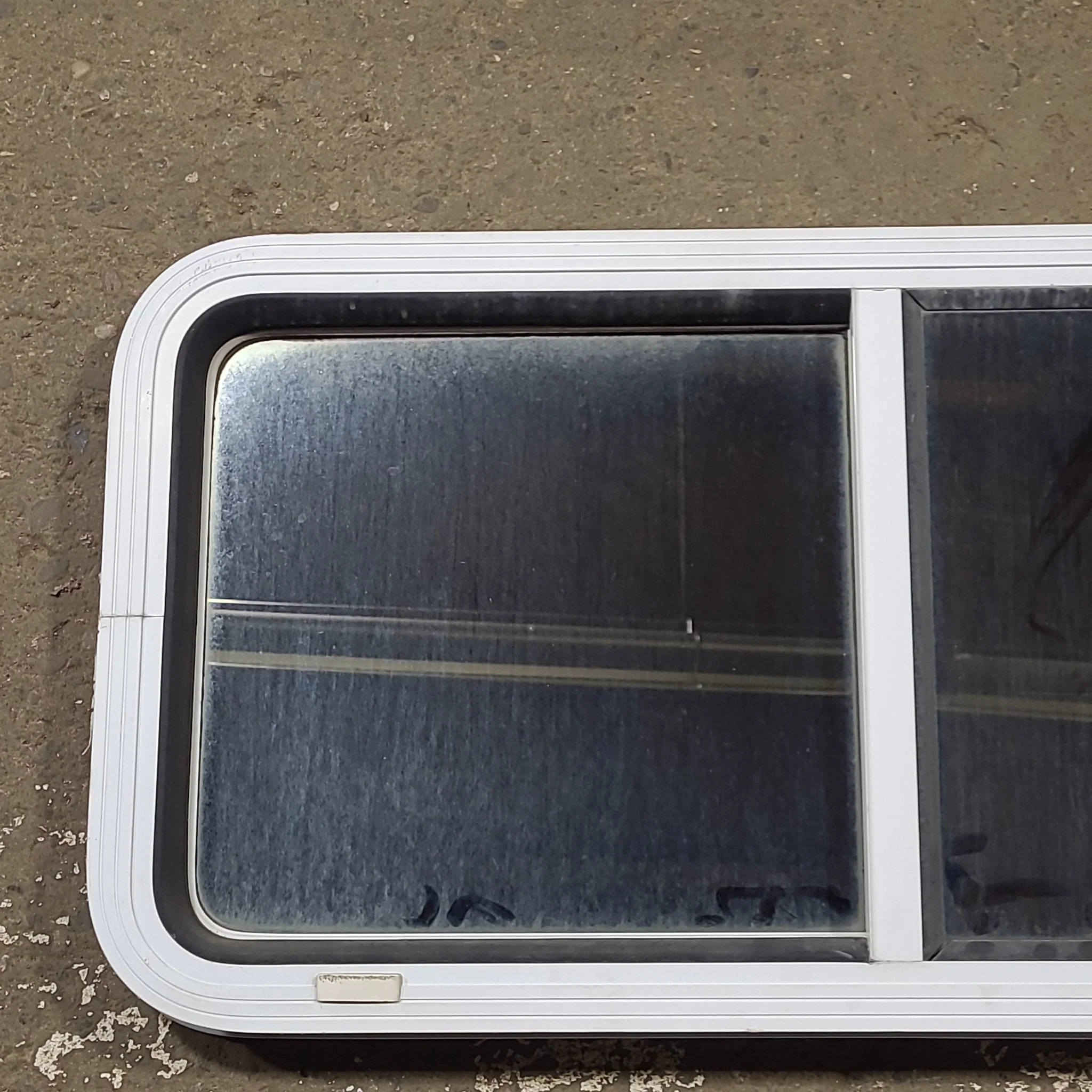 Used White Radius Opening Window : 36 1/4" W x 17 3/4" H x 1 7/8" D - Image 3
