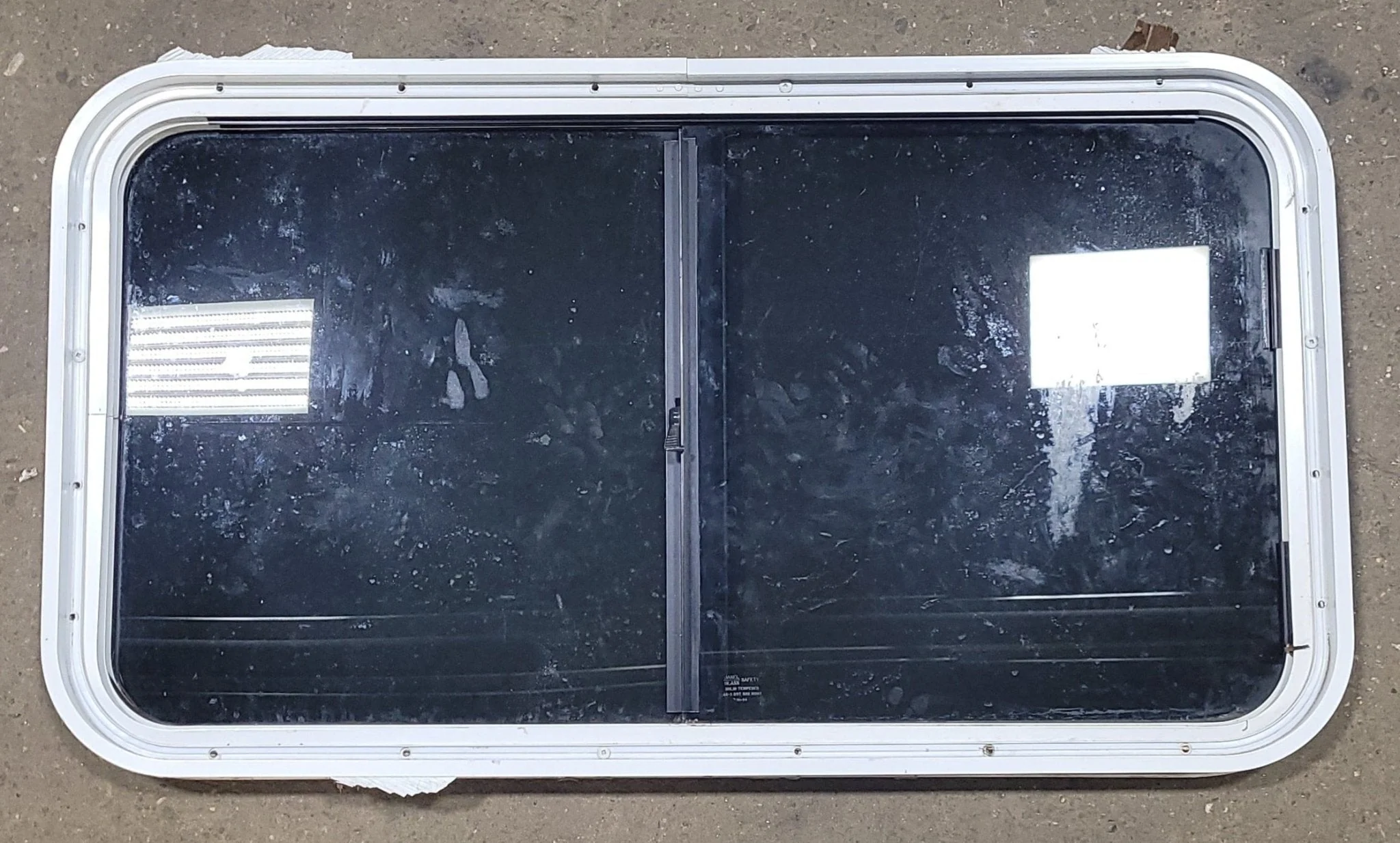 Used White Radius Opening Window : 36 1/4" W X 19 3/4" H X 1 7/8" D - Image 4