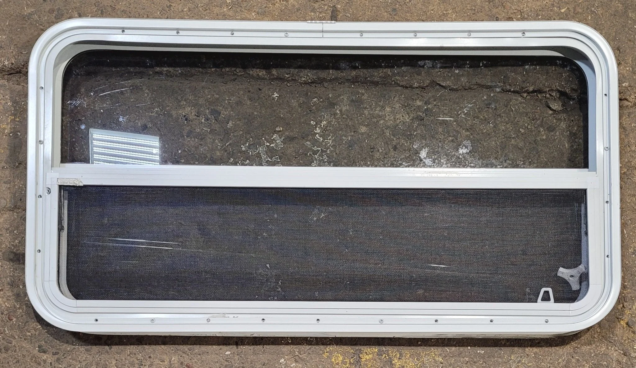 Used White Radius Opening Window : 41 1/2" W x 21 1/4" H x 1 3/4" D - Image 4