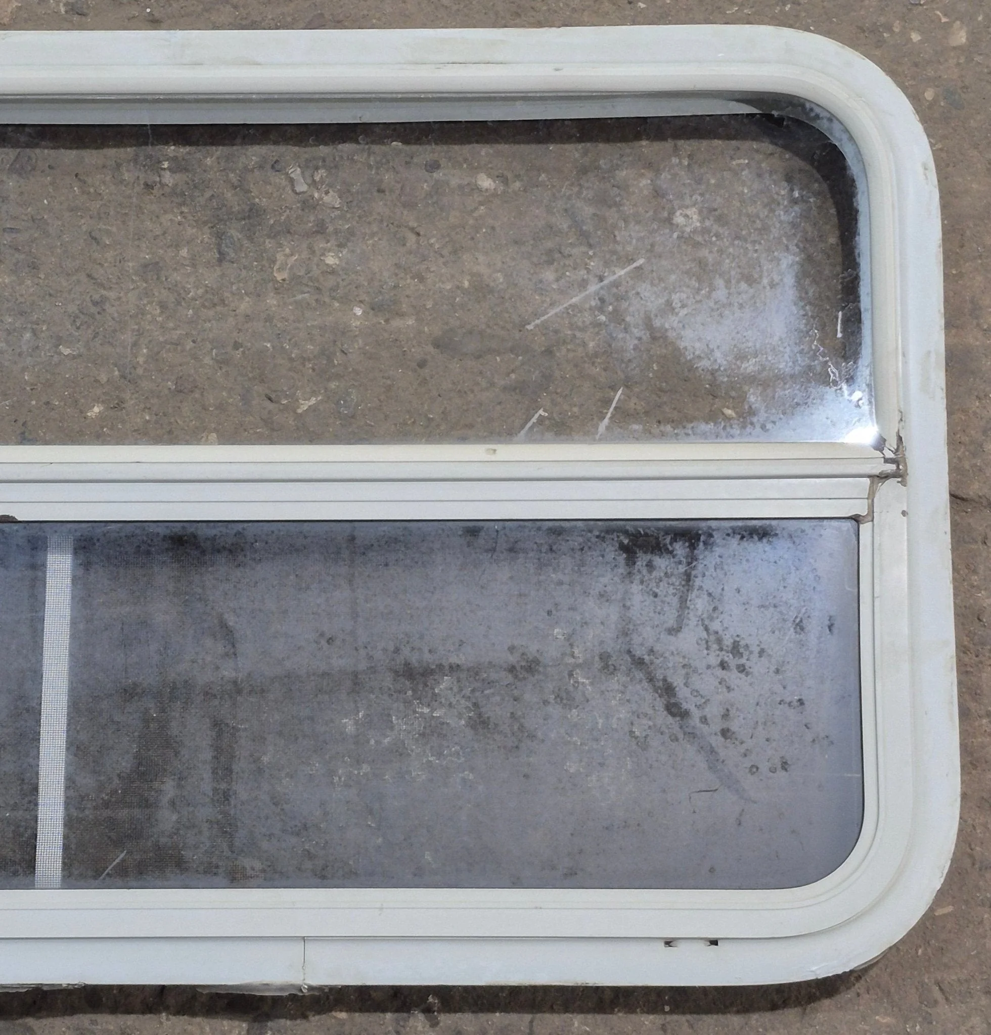 Used White Radius Opening Window : 41 1/4" W x 21 1/4" H x 1 3/4" D - Image 3