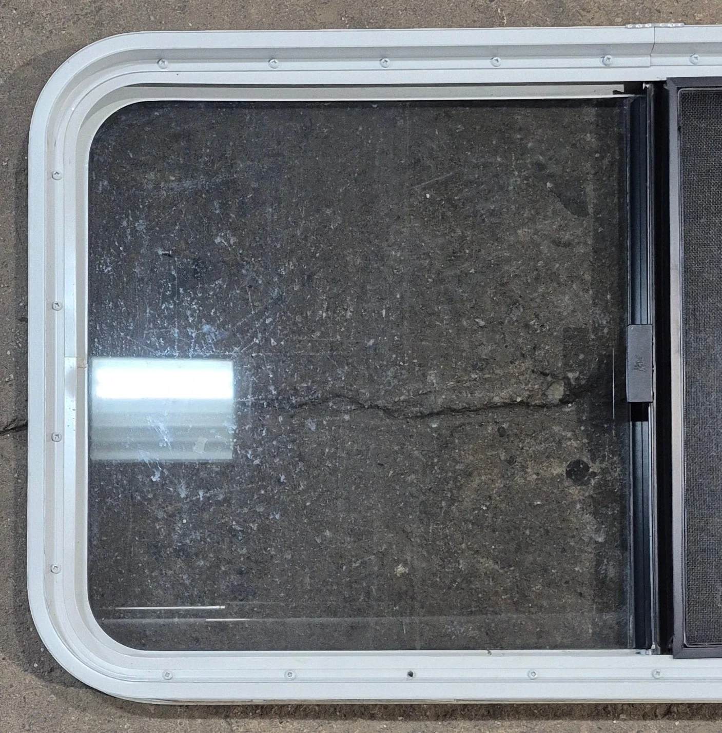 Used White Radius Opening Window : 41 1/4" W x 21 1/4" H x 1 3/4" D - Image 5