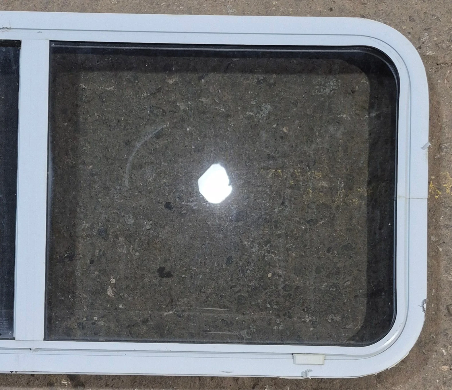 Used White Radius Opening Window : 42 1/4" W x 18 3/4" H x 1 7/8" D - Image 3