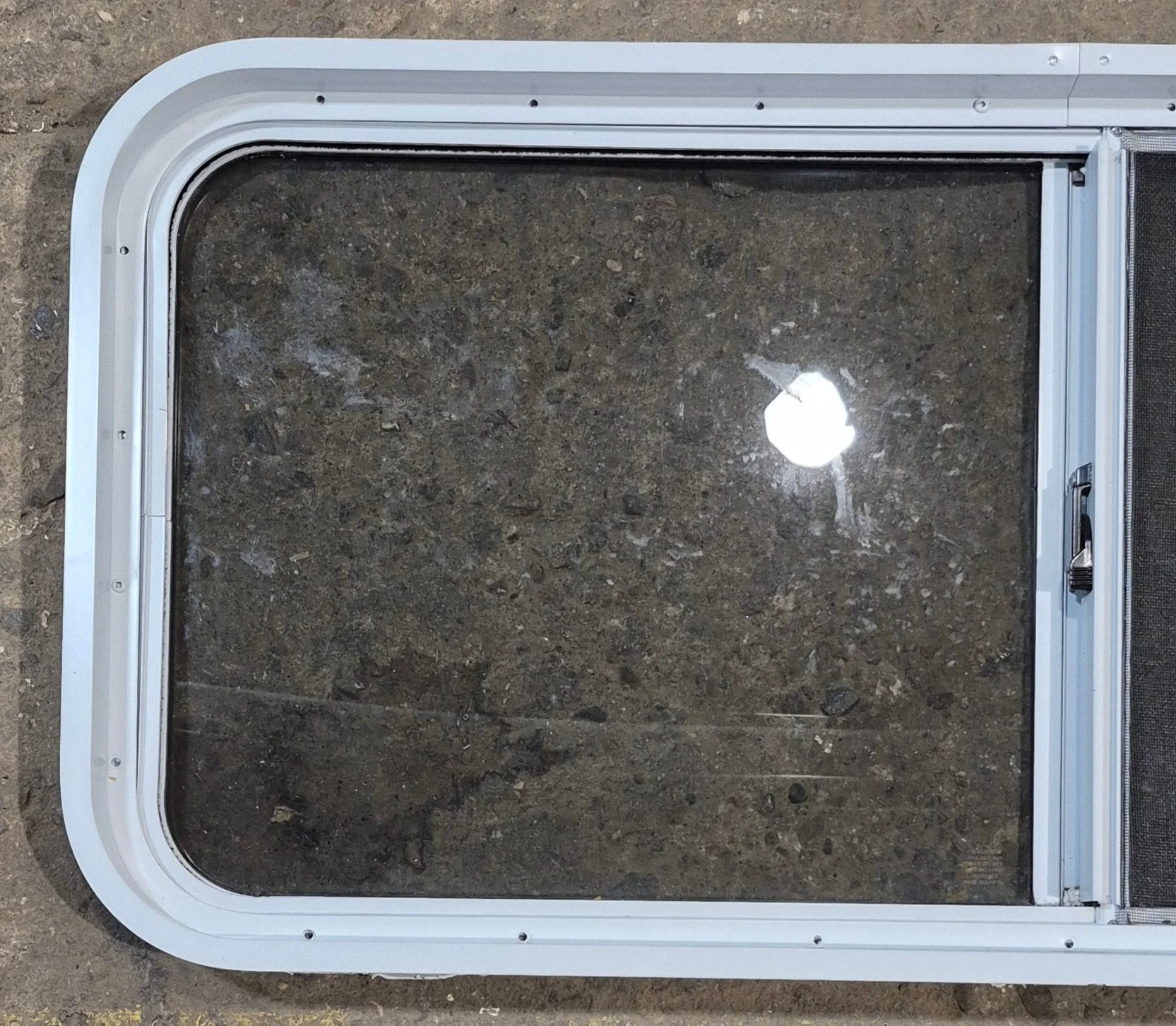 Used White Radius Opening Window : 42 1/4" W x 18 3/4" H x 1 7/8" D - Image 7