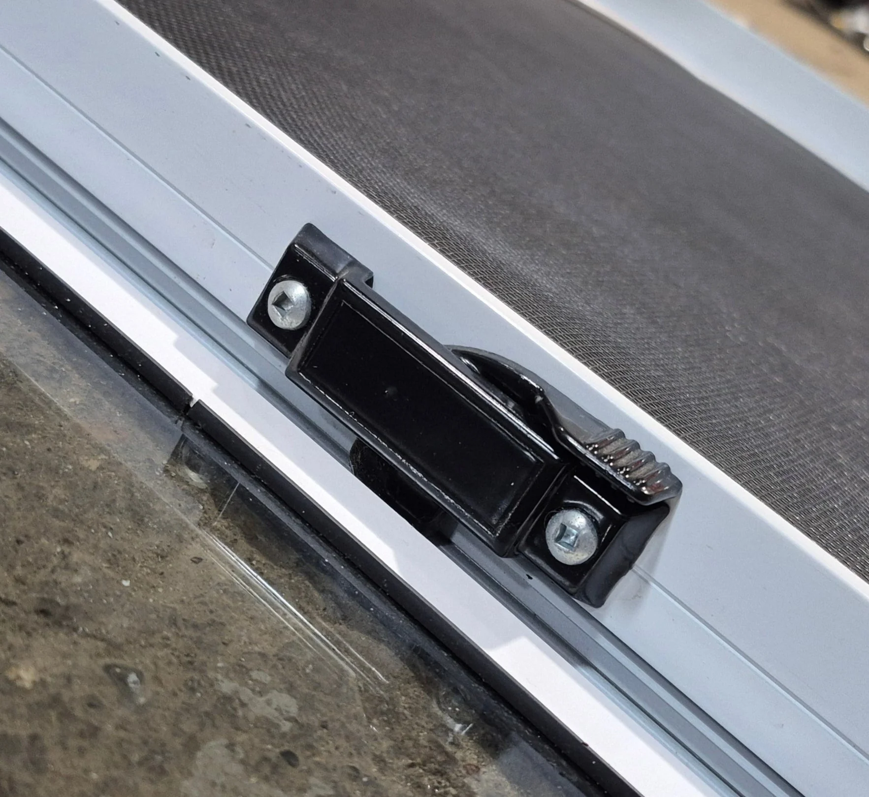 Used White Radius Opening Window : 42 1/4" W x 18 3/4" H x 1 7/8" D - Image 8