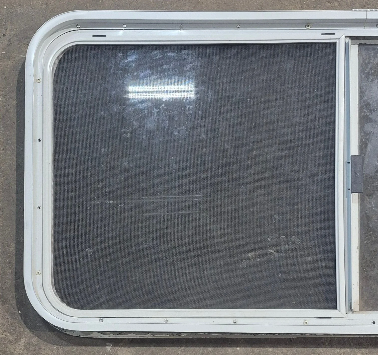Used White Radius Opening Window : 45 1/2" W x 21 1/4" H x 1 3/4" D - Image 6