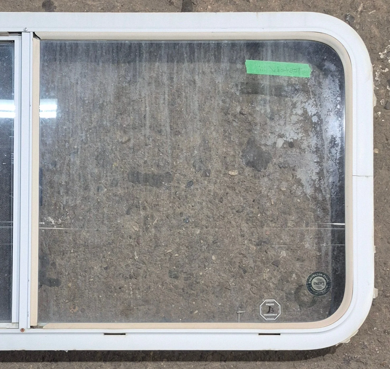 Used White Radius Opening Window : 45 1/4" W x 21 1/2" H x 1 5/8" D - Image 3