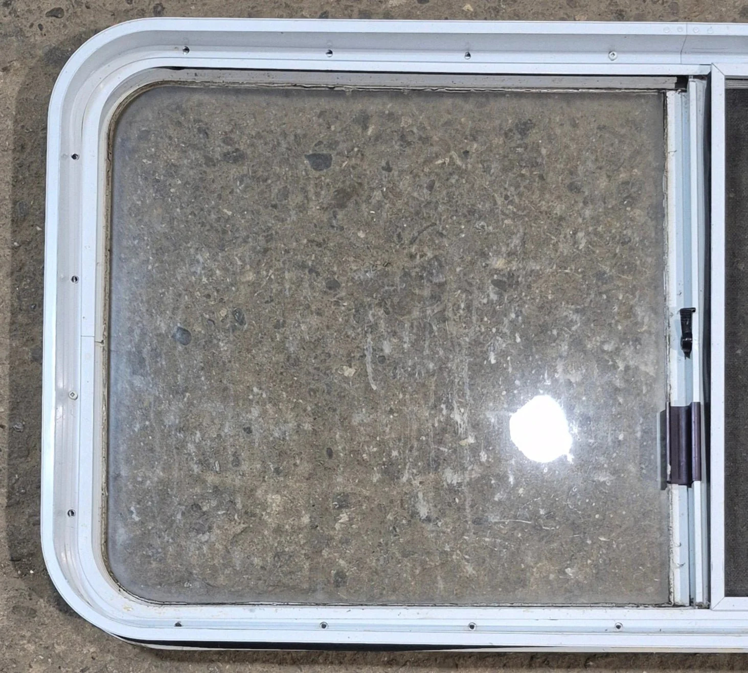 Used White Radius Opening Window : 45 1/4" W x 21 1/2" H x 1 7/8" D - Image 6