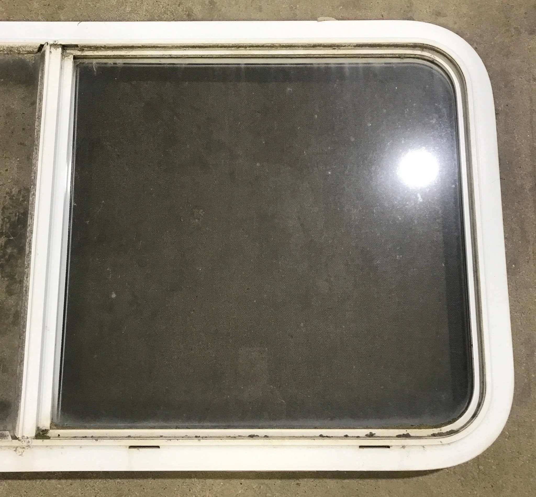 Used White Radius Opening Window : 47 1/2" W x 21 1/2" H x 1 7/8" D - Image 3