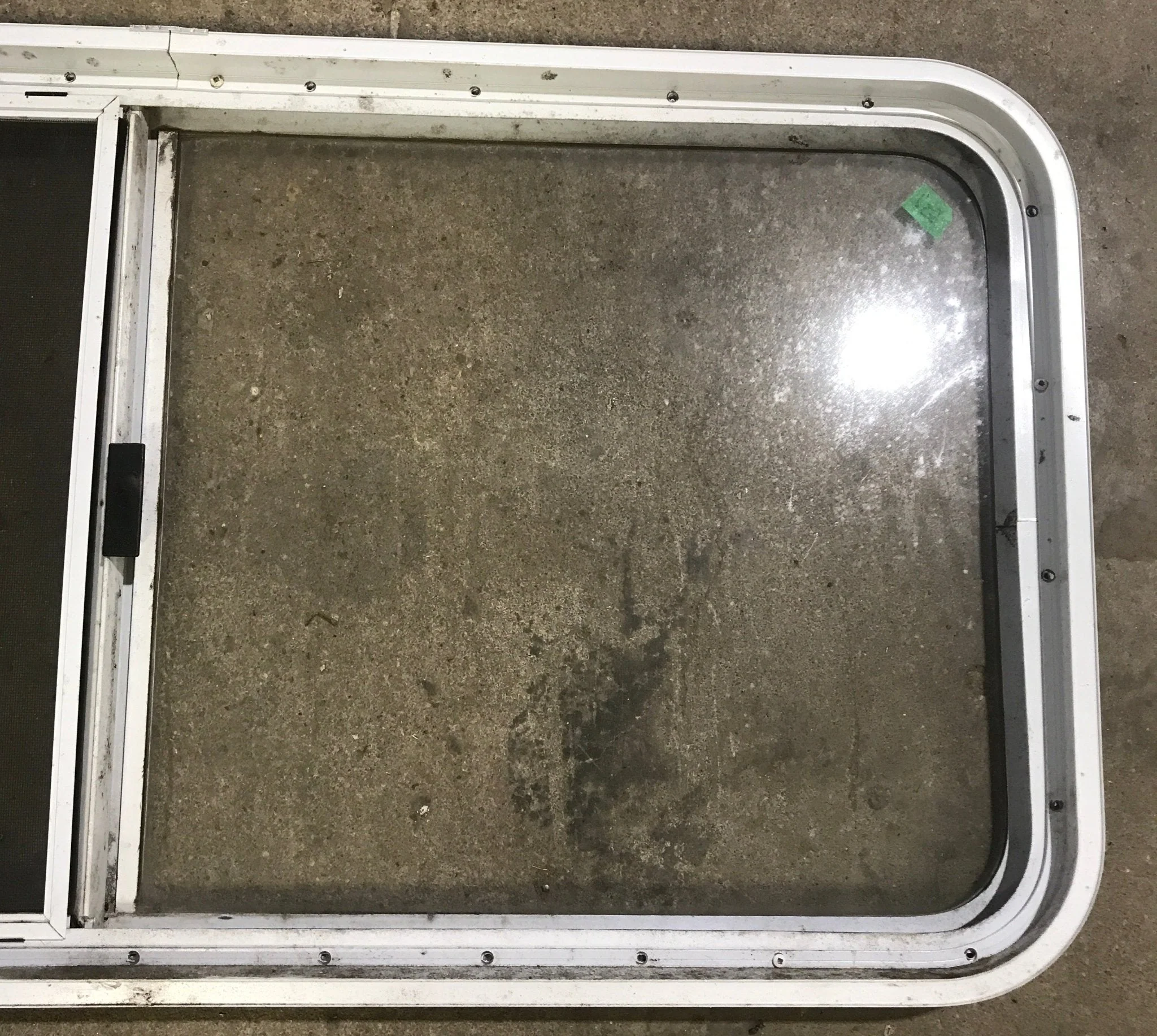 Used White Radius Opening Window : 47 1/2" W x 21 1/2" H x 1 7/8" D - Image 5